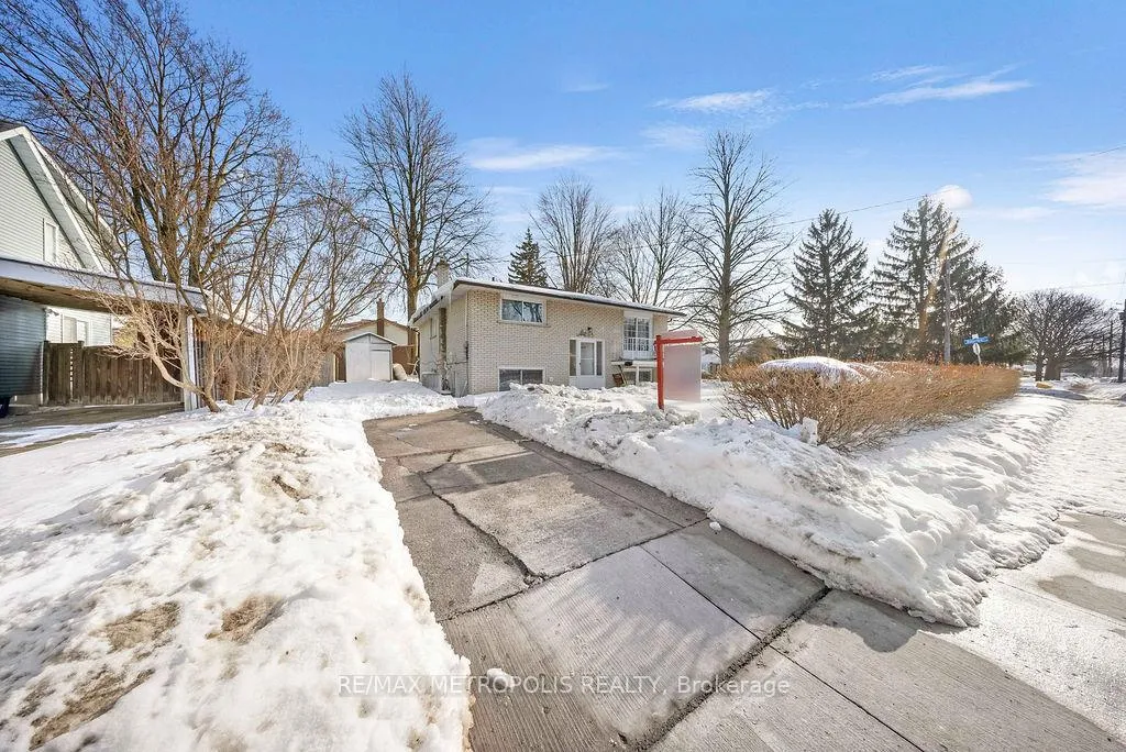 Front of 263 Fergus Avenue