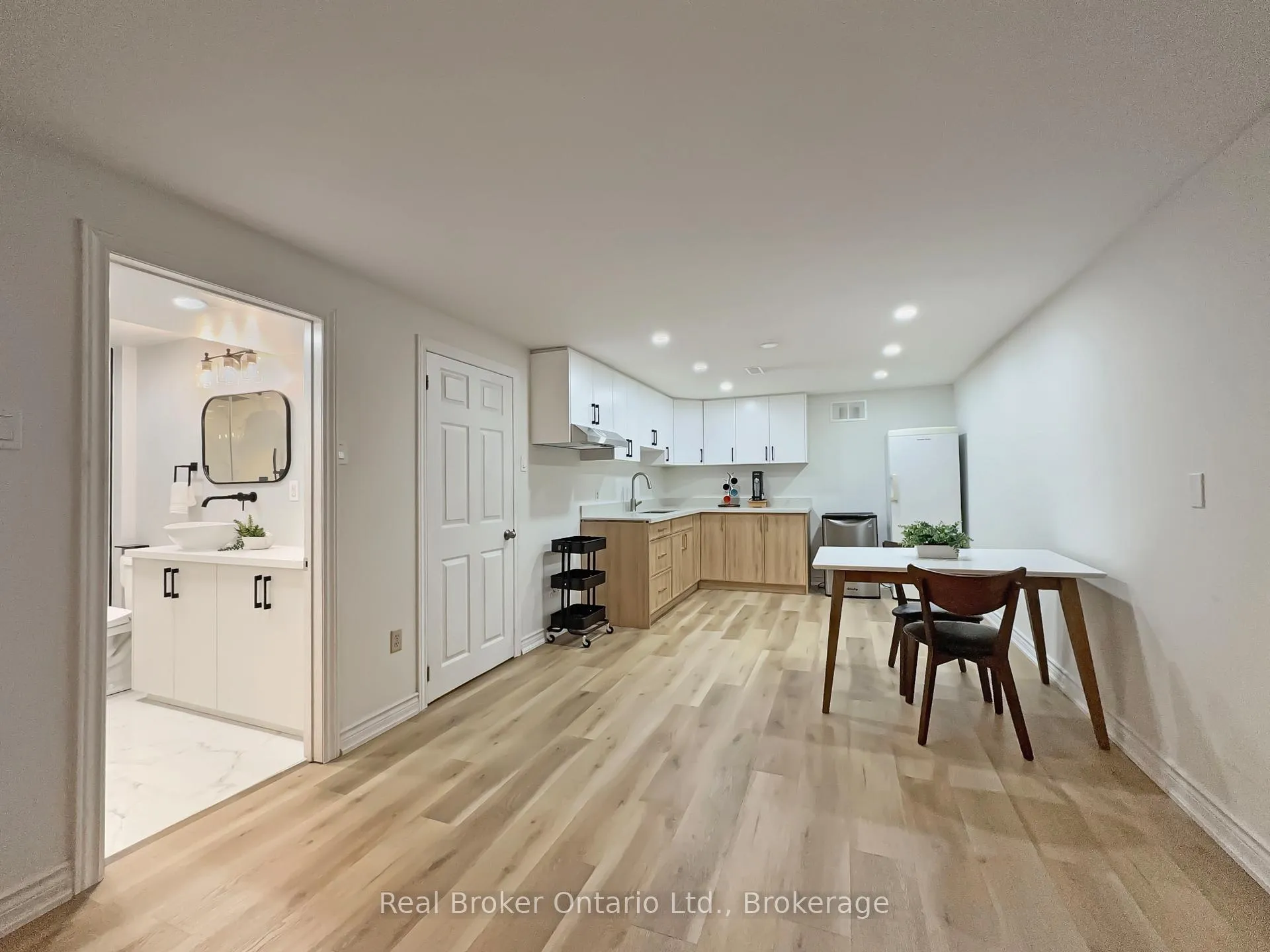 Photo 18 of 238 Kent Crescent, Burlington, Appleby — HOMEH
