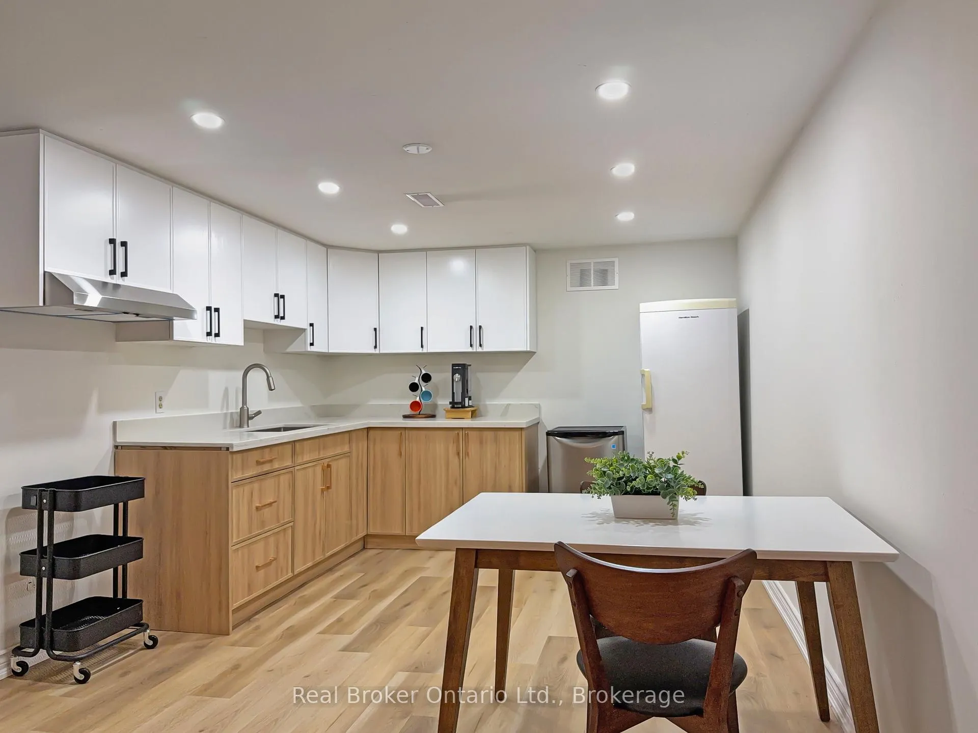 Photo 20 of 238 Kent Crescent, Burlington, Appleby — HOMEH
