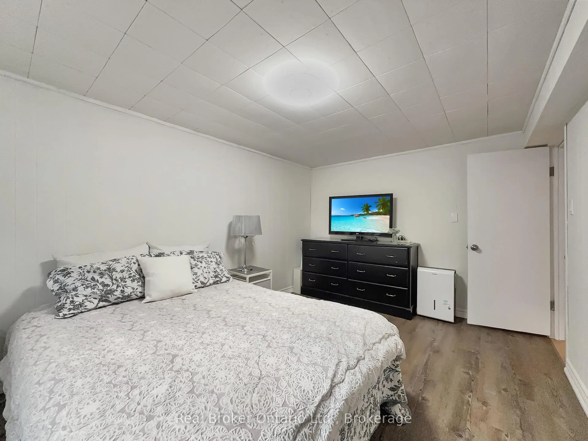 Photo 25 of 238 Kent Crescent, Burlington, Appleby — HOMEH