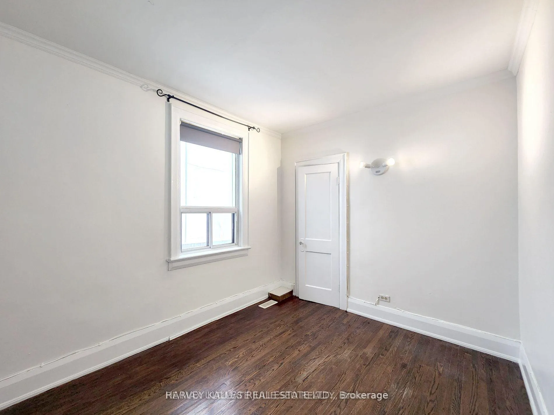 Photo 5 of Unit 2nd Flr, 832 St Clair Avenue, Toronto, Oakwood Village — HOMEH