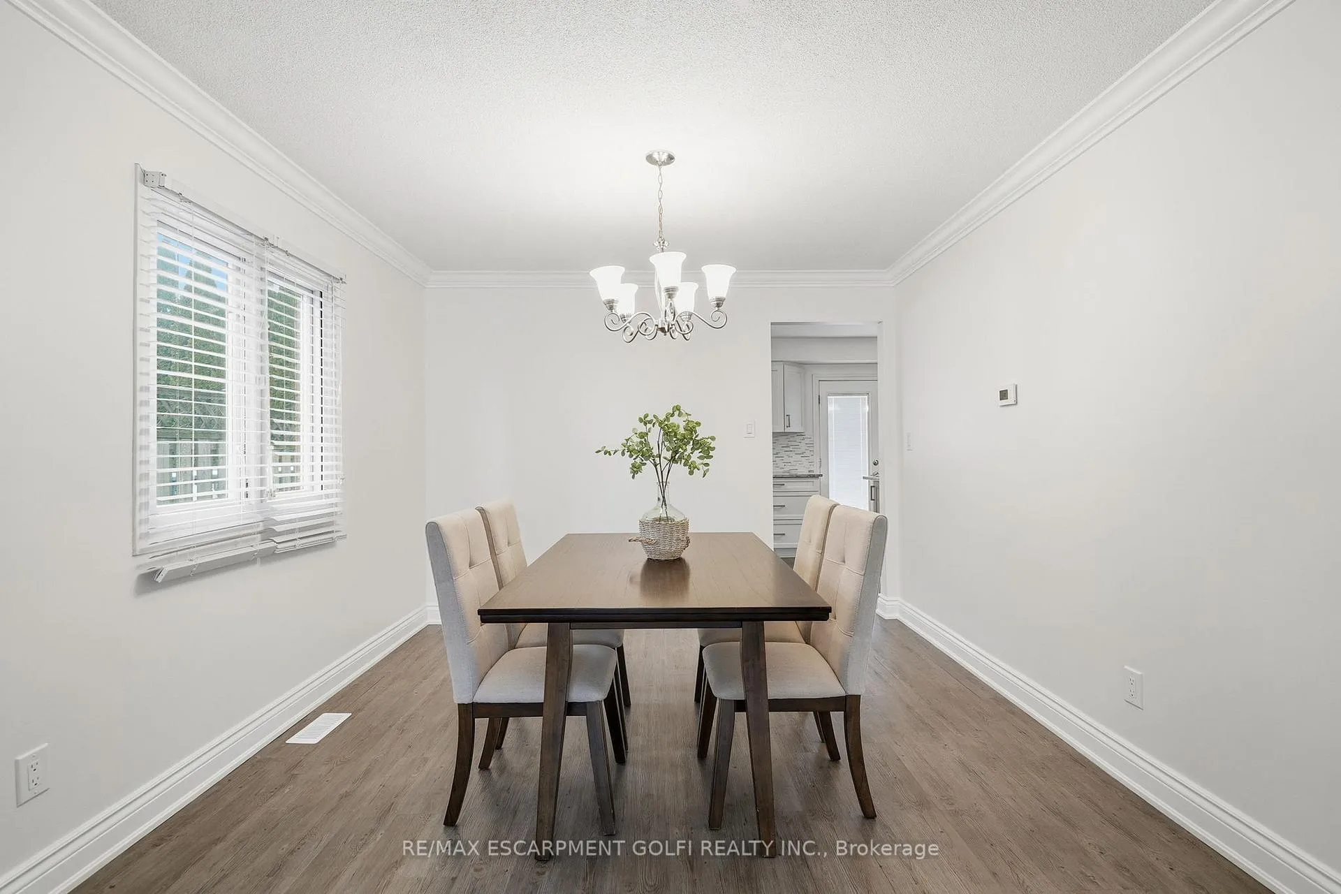 Photo 8 of 2 Jeanette Avenue, Grimsby, Grimsby Beach — HOMEH