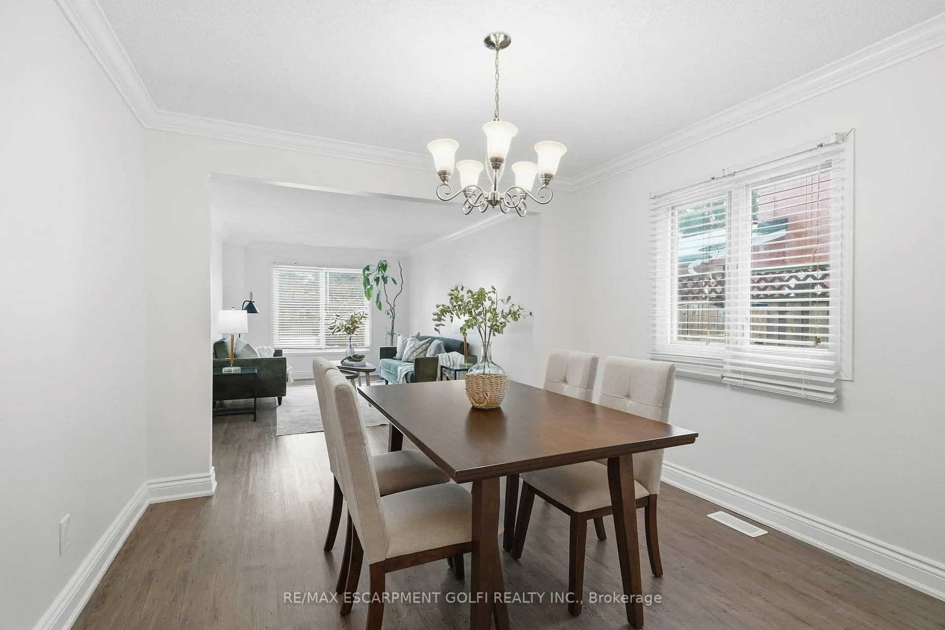 Photo 9 of 2 Jeanette Avenue, Grimsby, Grimsby Beach — HOMEH