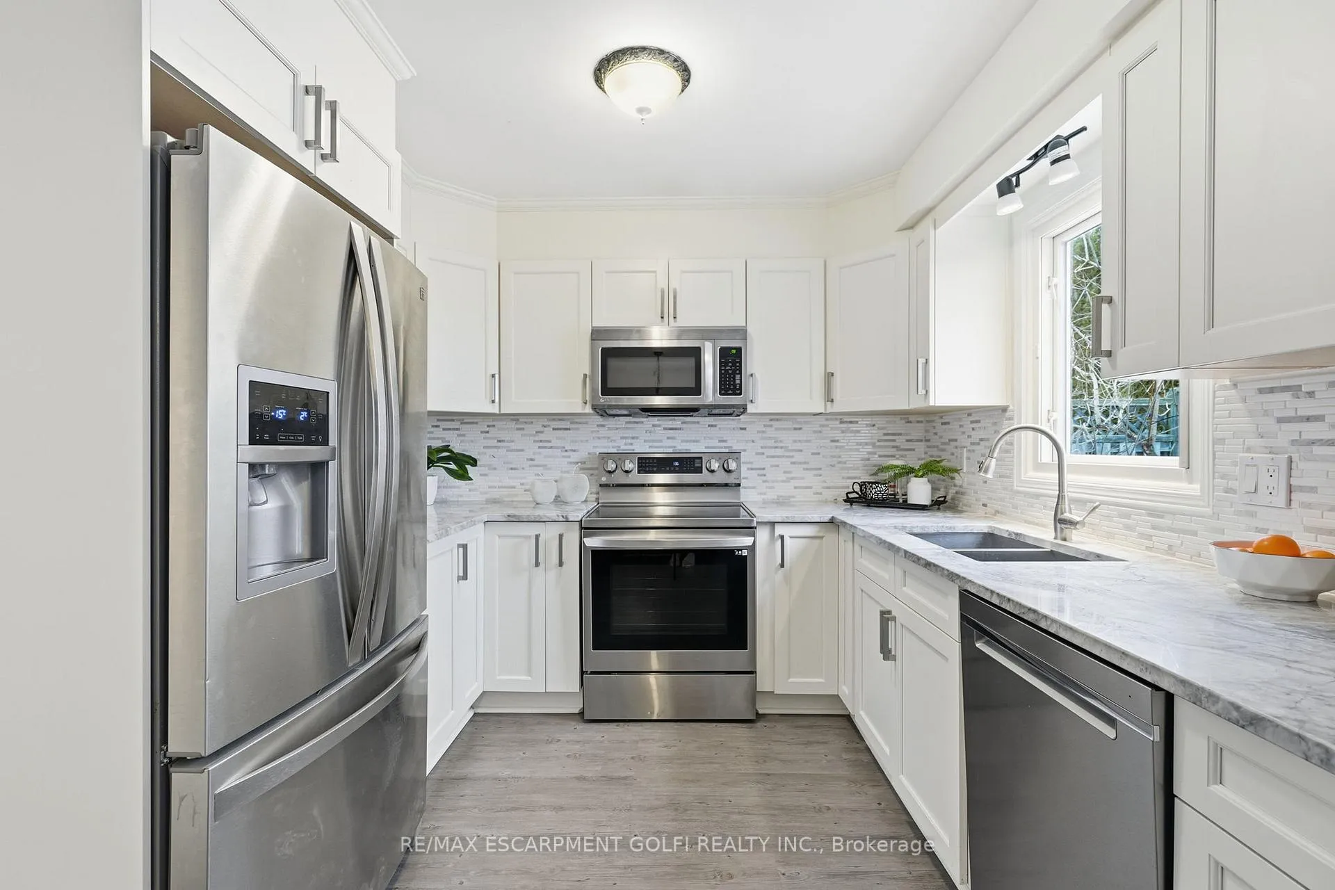 Photo 14 of 2 Jeanette Avenue, Grimsby, Grimsby Beach — HOMEH