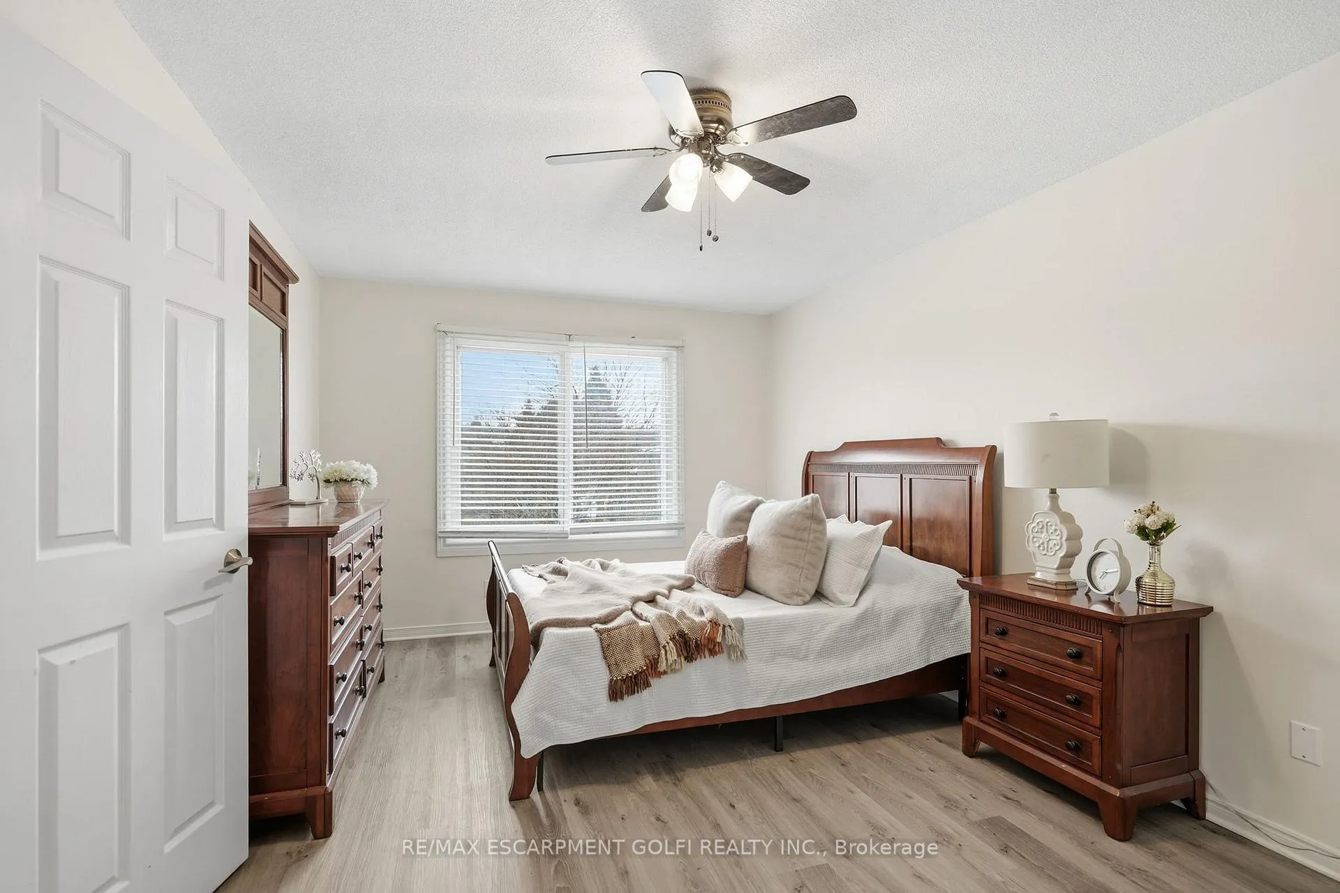 Photo 19 of 2 Jeanette Avenue, Grimsby, Grimsby Beach — HOMEH