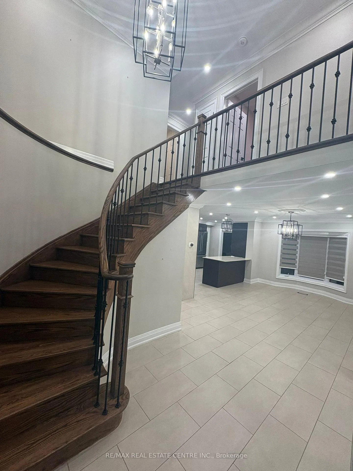 Photo 2 of 112 Braidwood Lake Road, Brampton, Heart Lake West — HOMEH