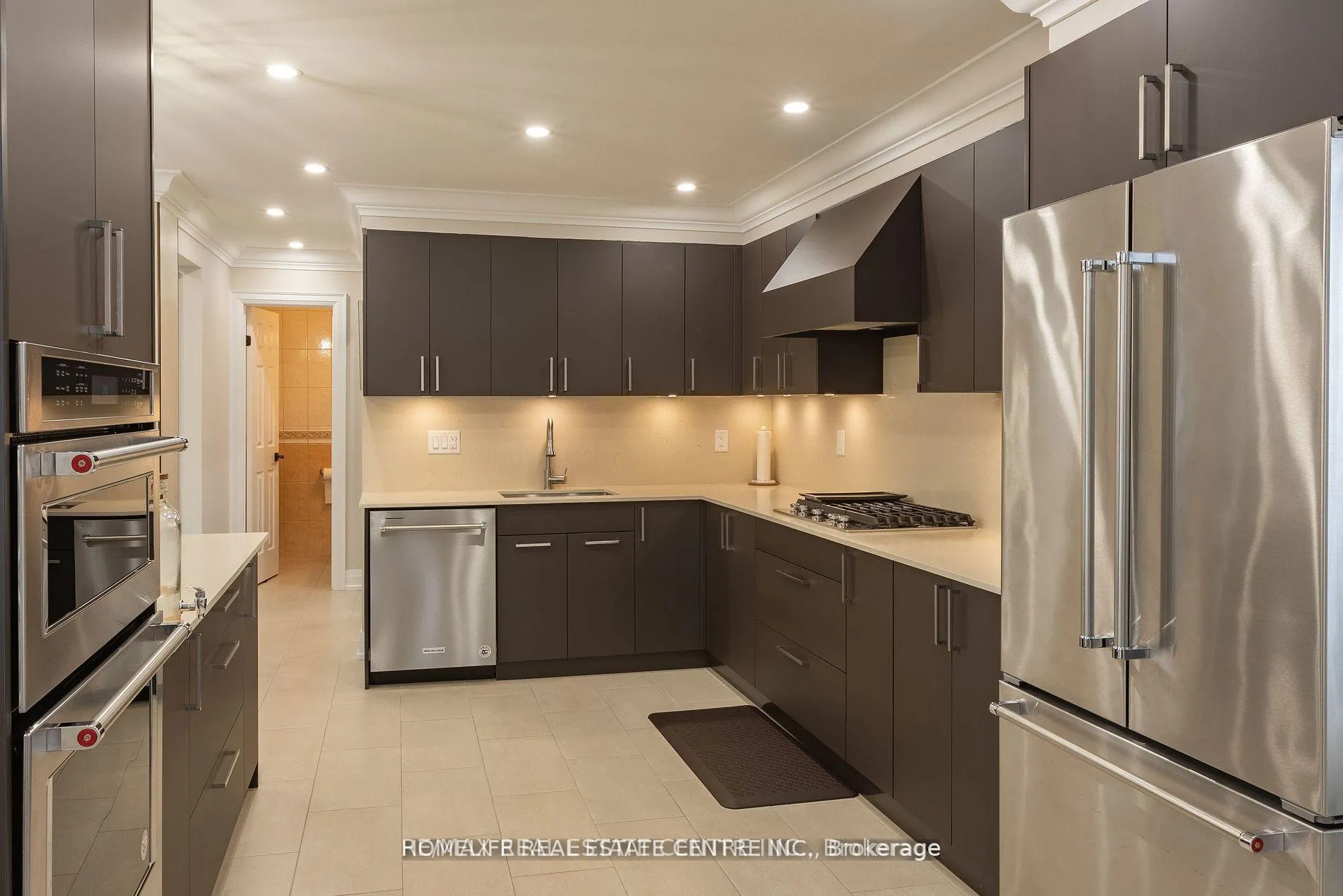Photo 4 of 112 Braidwood Lake Road, Brampton, Heart Lake West — HOMEH