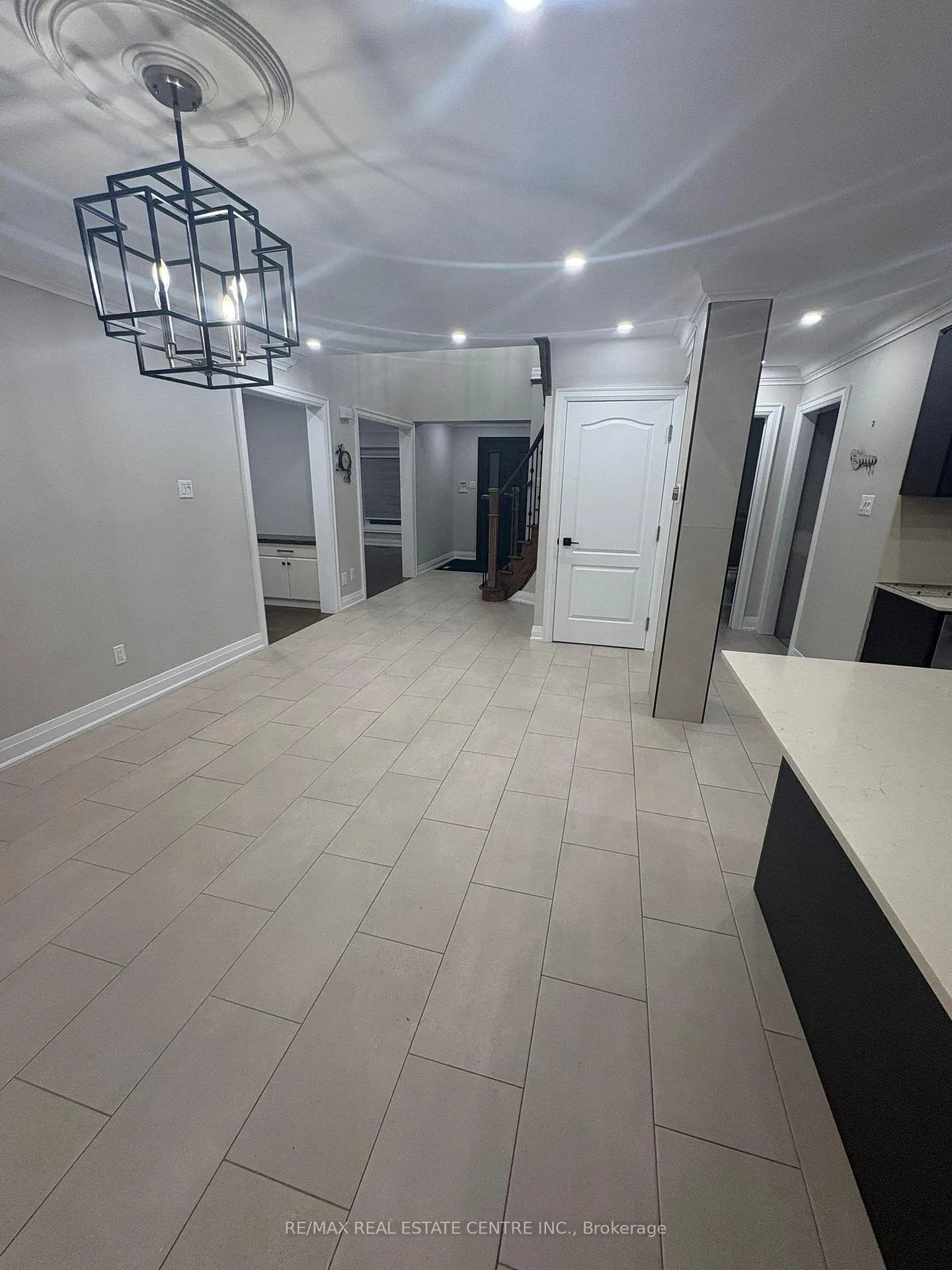Photo 10 of 112 Braidwood Lake Road, Brampton, Heart Lake West — HOMEH