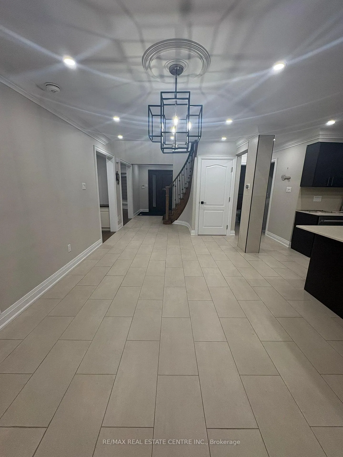 Photo 11 of 112 Braidwood Lake Road, Brampton, Heart Lake West — HOMEH