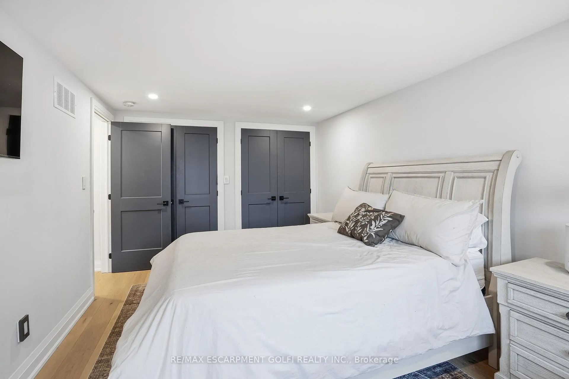 Photo 20 of 417 Elizabeth Street, Grimsby, Grimsby Beach — HOMEH