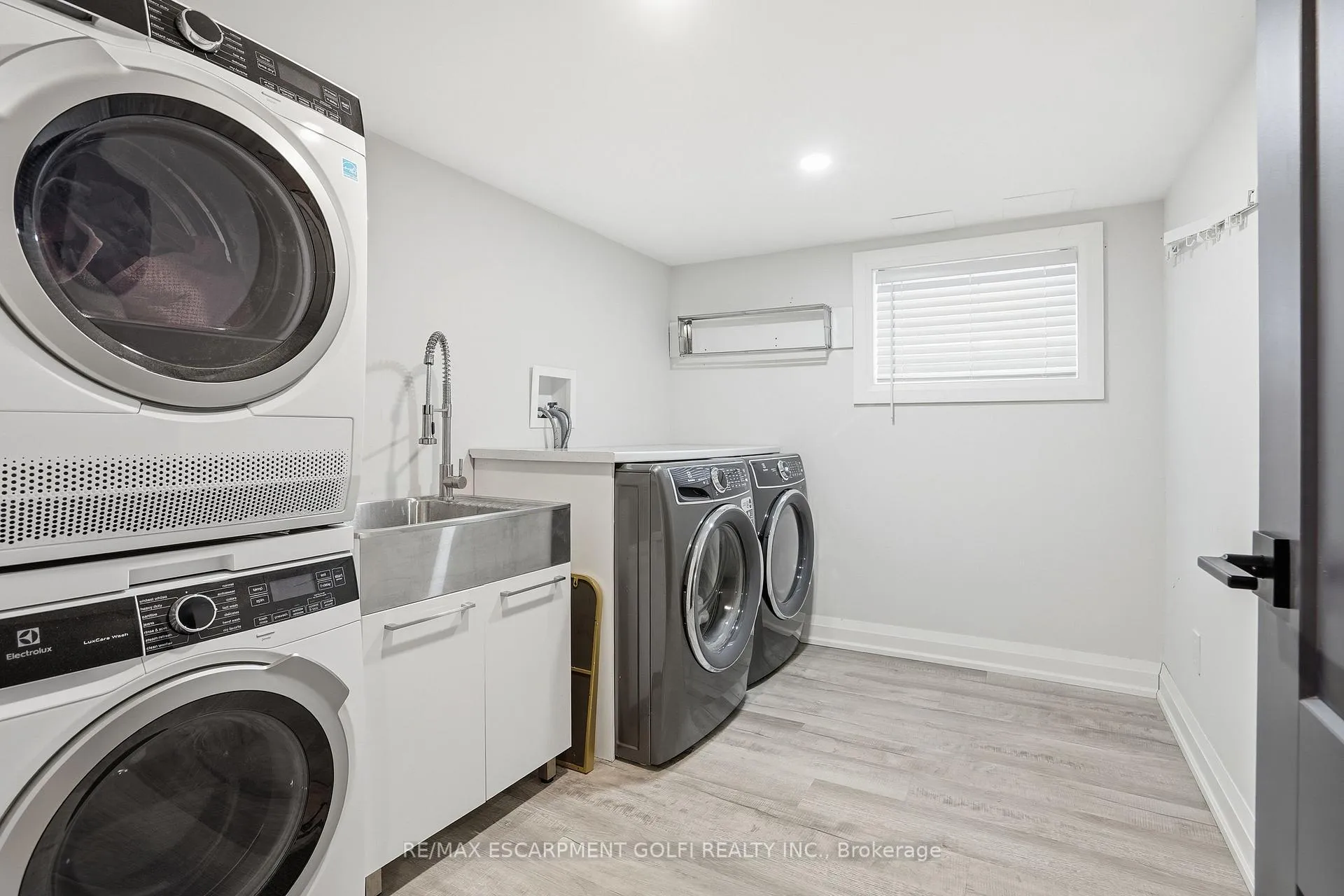 Photo 31 of 417 Elizabeth Street, Grimsby, Grimsby Beach — HOMEH