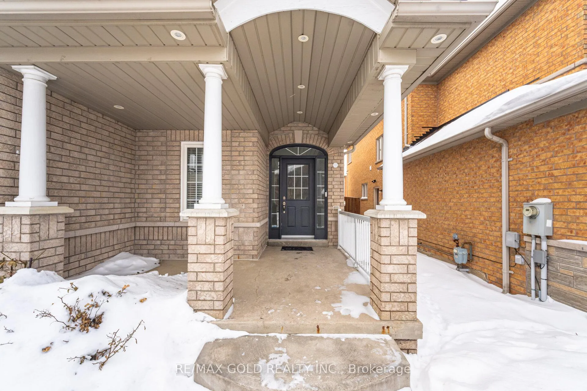 Photo 3 of 50 Long Meadow Road, Brampton, Bram East — HOMEH