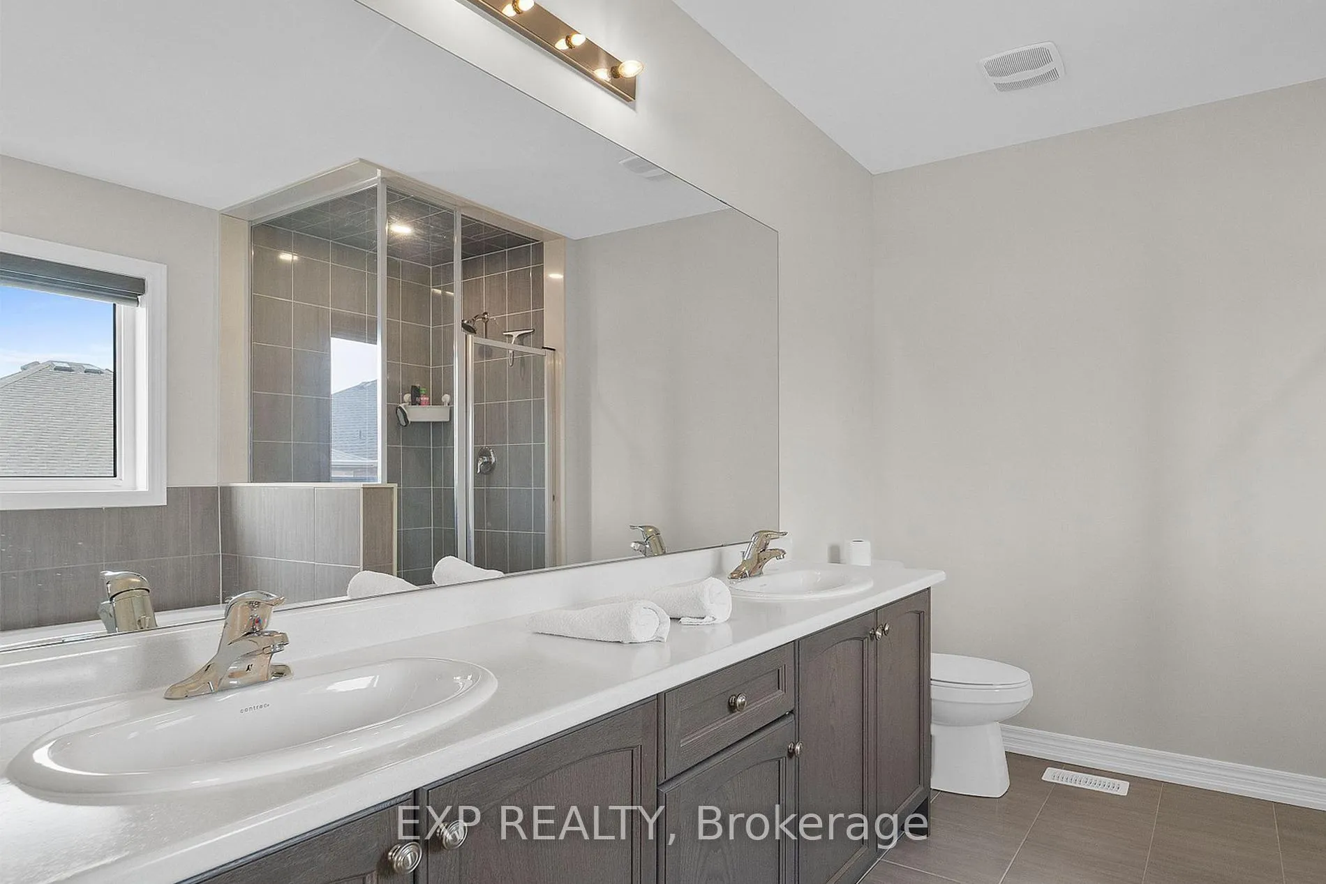 Photo 7 of 1037 Skyridge Boulevard, Pickering, Rural Pickering — HOMEH