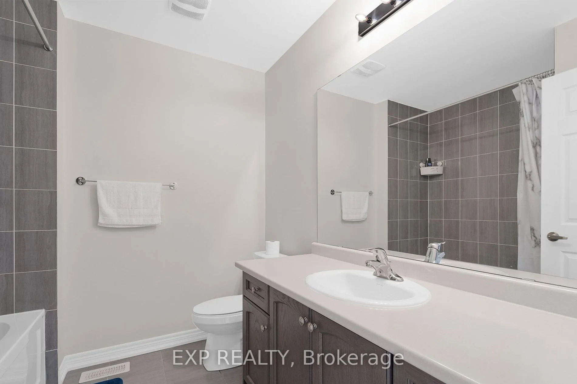 Photo 10 of 1037 Skyridge Boulevard, Pickering, Rural Pickering — HOMEH