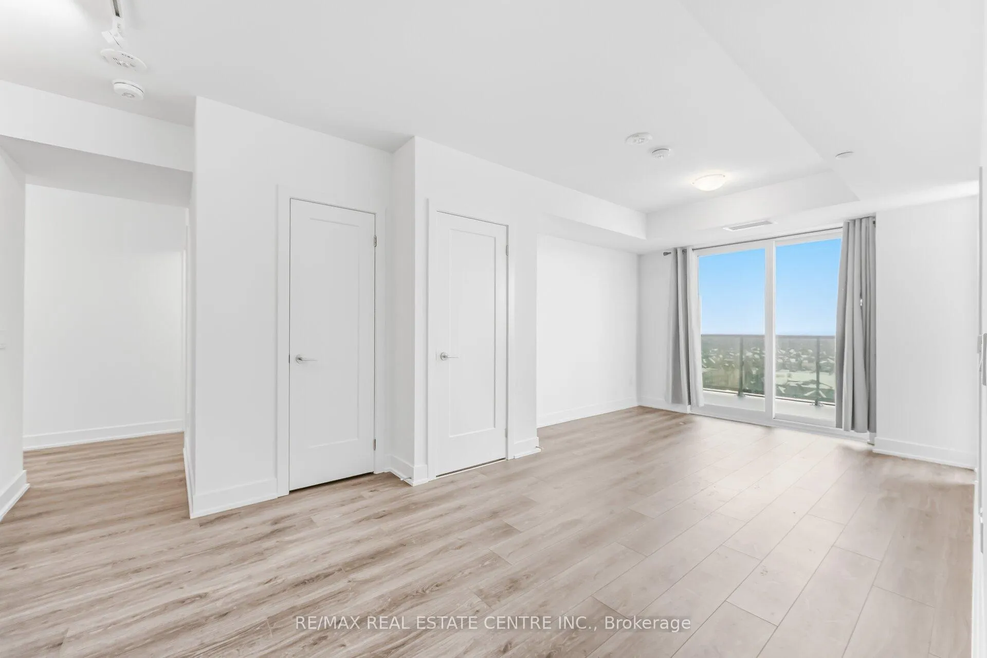 Photo 7 of Unit 1116, 2545 Simcoe Street N, Oshawa, Windfields — HOMEH