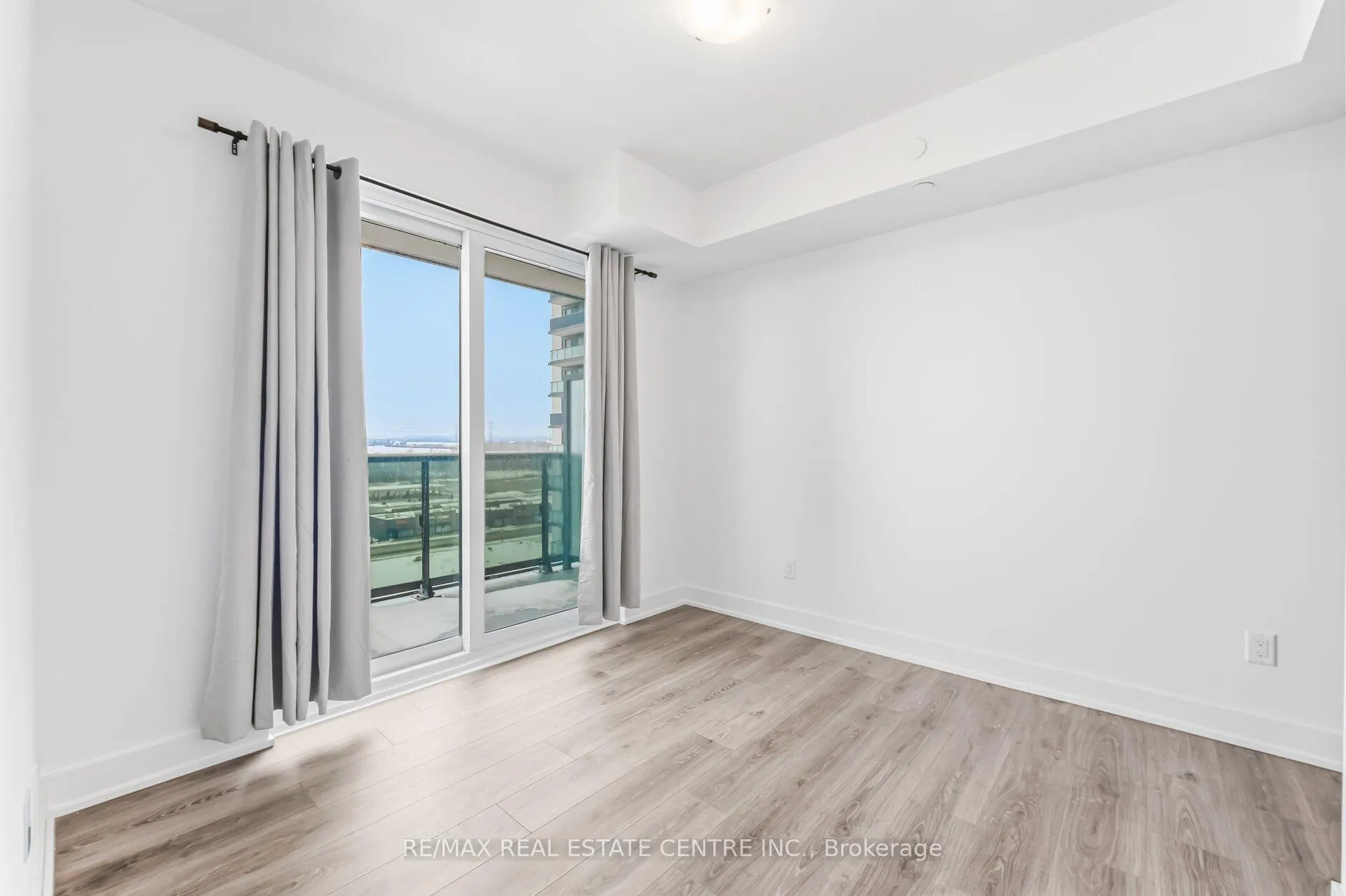 Photo 11 of Unit 1116, 2545 Simcoe Street N, Oshawa, Windfields — HOMEH