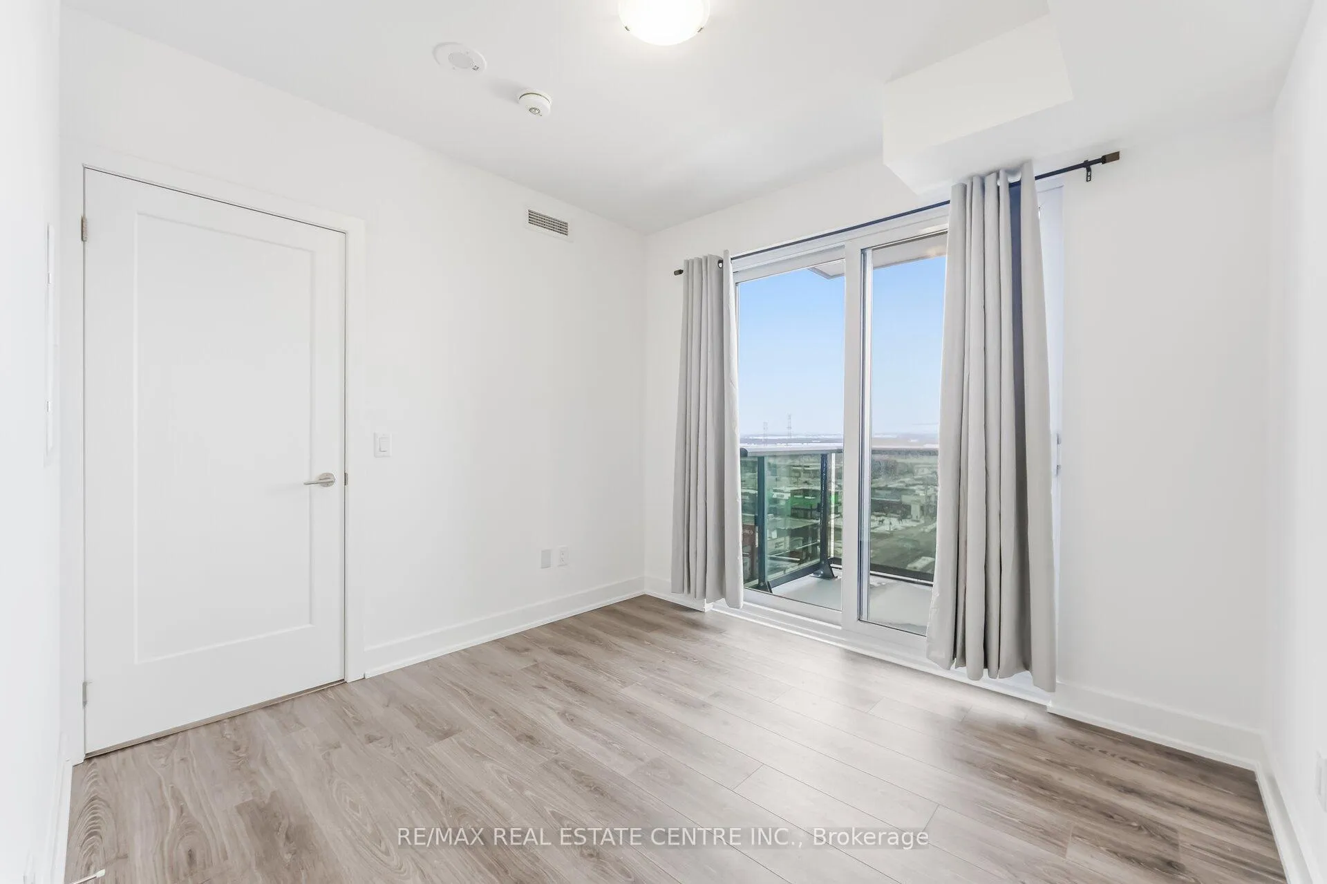 Photo 12 of Unit 1116, 2545 Simcoe Street N, Oshawa, Windfields — HOMEH
