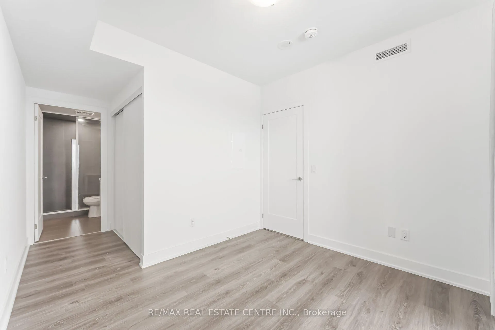 Photo 13 of Unit 1116, 2545 Simcoe Street N, Oshawa, Windfields — HOMEH