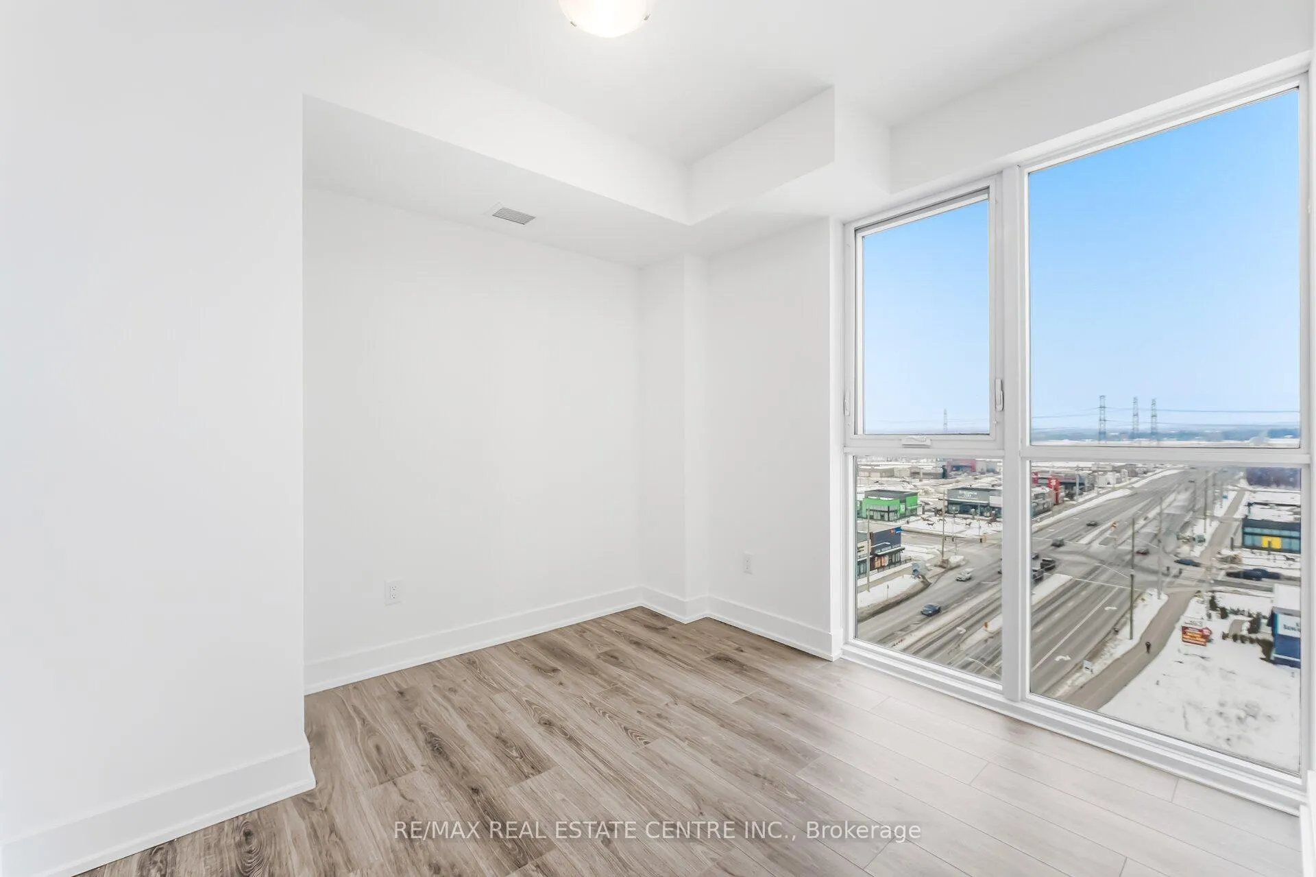 Photo 15 of Unit 1116, 2545 Simcoe Street N, Oshawa, Windfields — HOMEH