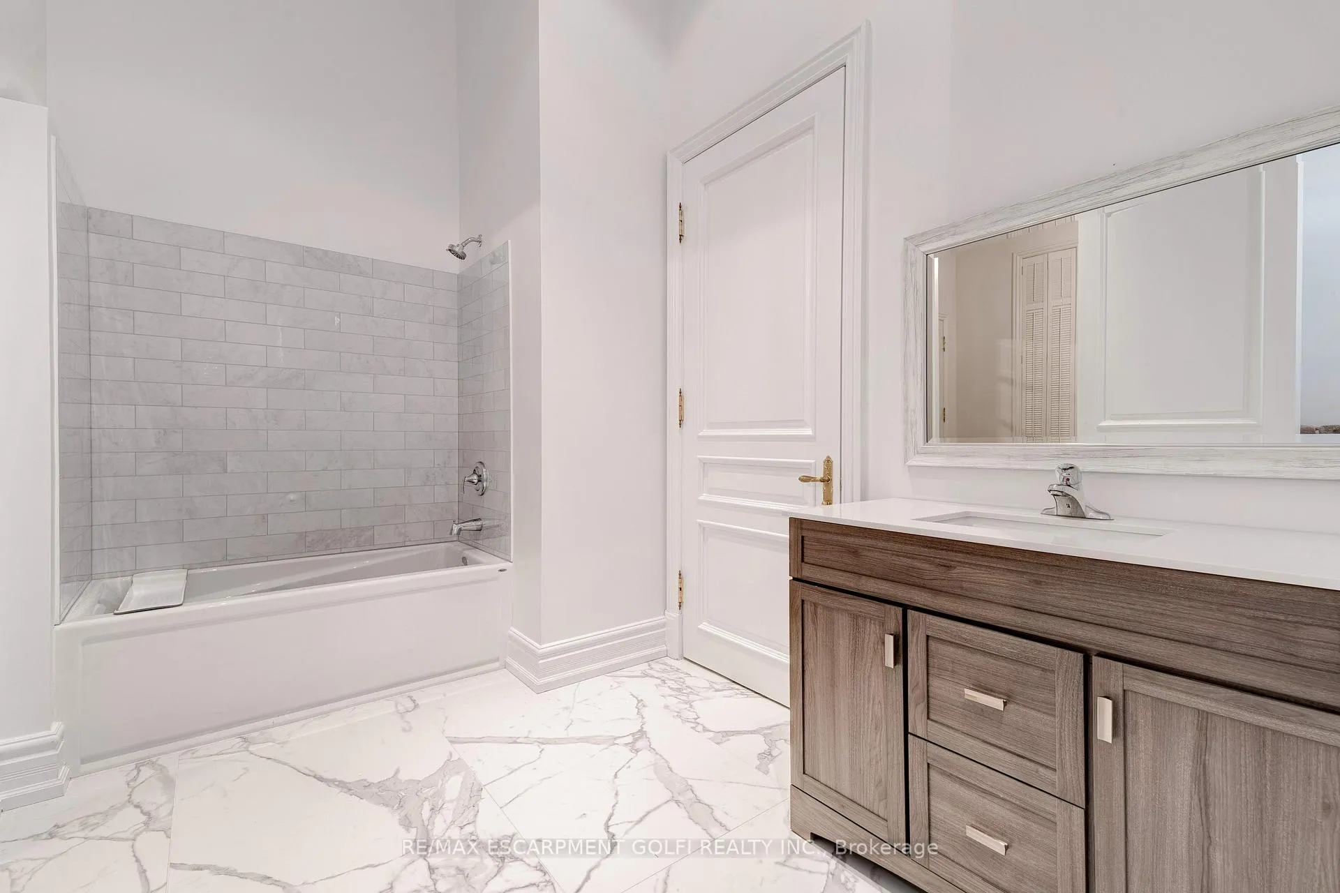 Photo 9 of 4410 Lakeshore Road, Burlington, Shoreacres — HOMEH