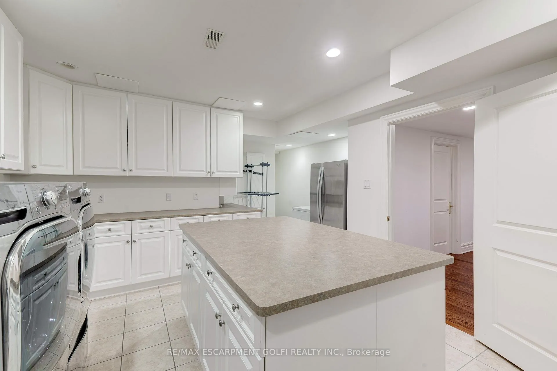 Photo 32 of 4410 Lakeshore Road, Burlington, Shoreacres — HOMEH