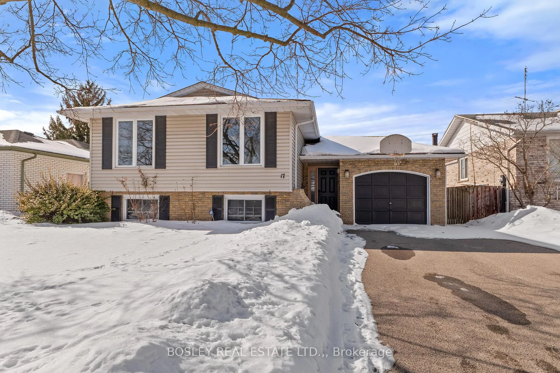 Photo 1 of 17 Adel Drive, St. Catharines, Carlton/Bunting — HOMEH