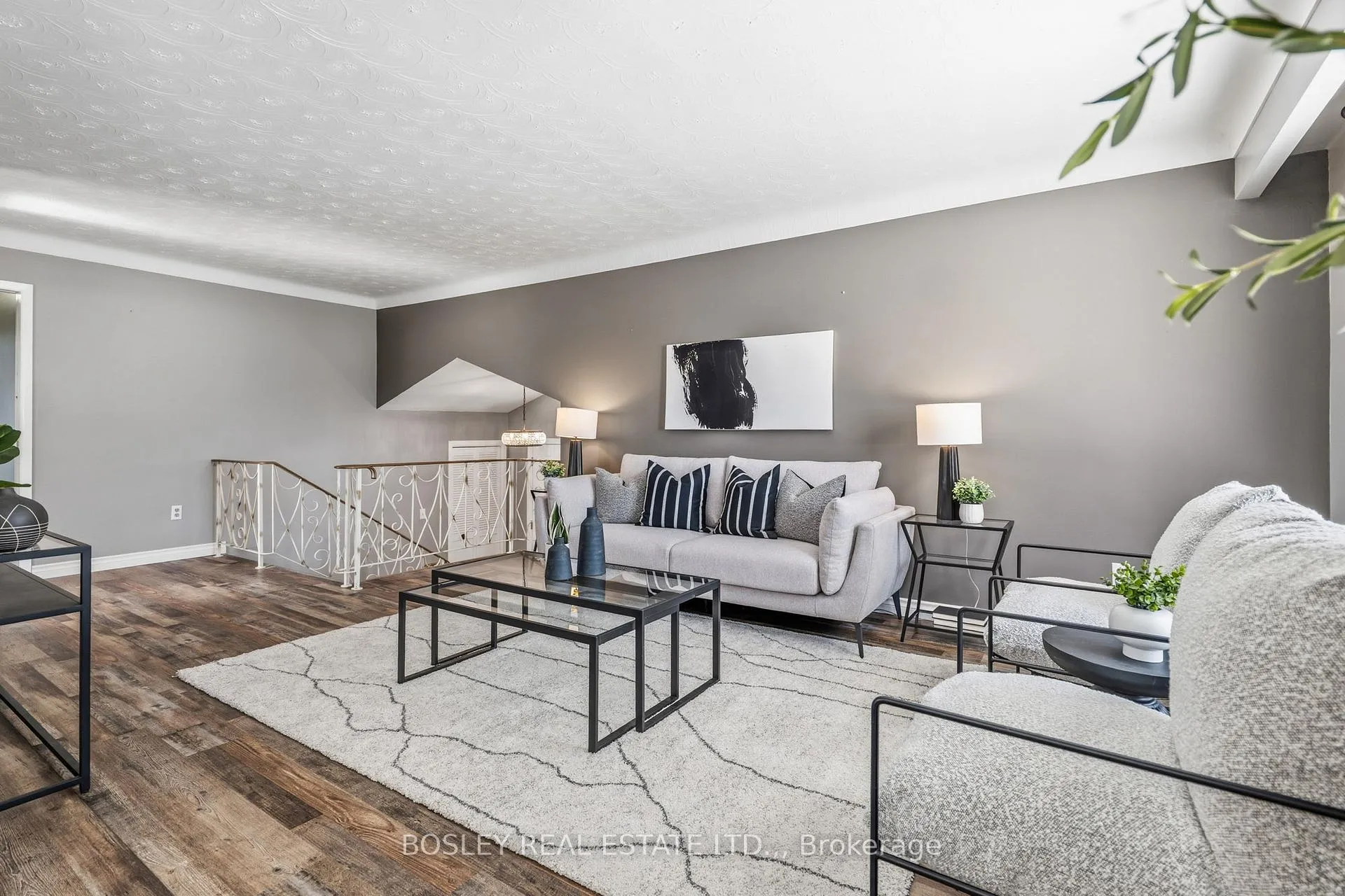 Photo 3 of 17 Adel Drive, St. Catharines, Carlton/Bunting — HOMEH
