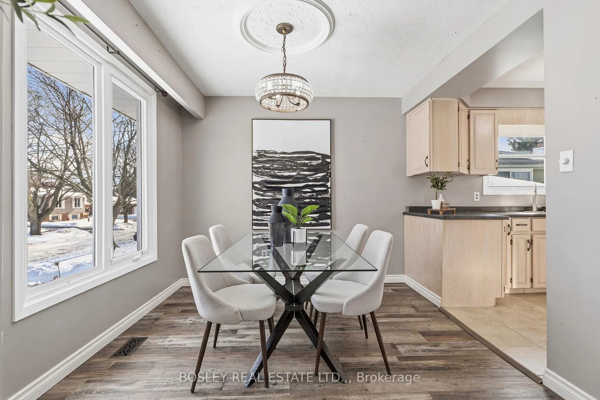 Photo 4 of 17 Adel Drive, St. Catharines, Carlton/Bunting — HOMEH