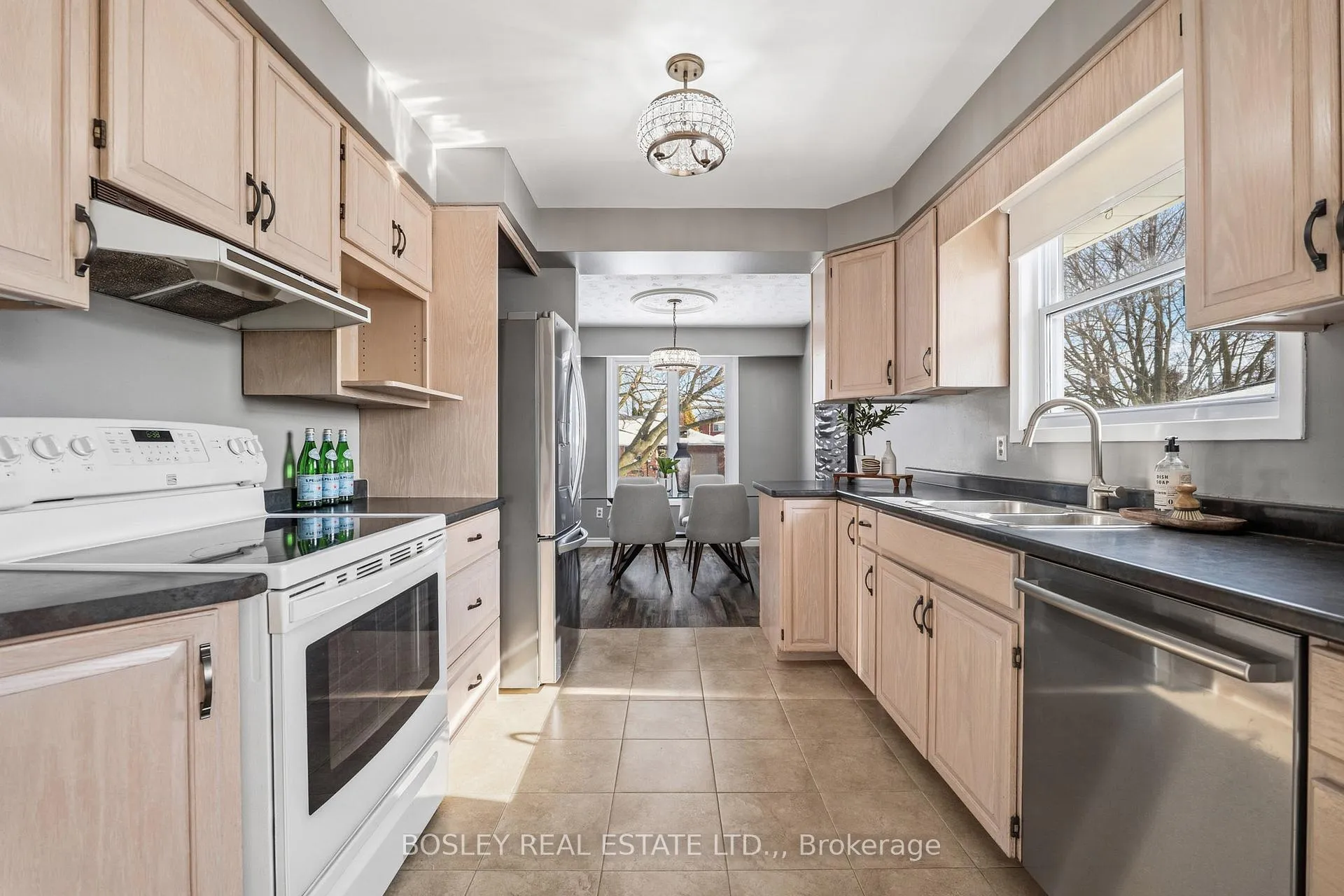 Photo 7 of 17 Adel Drive, St. Catharines, Carlton/Bunting — HOMEH