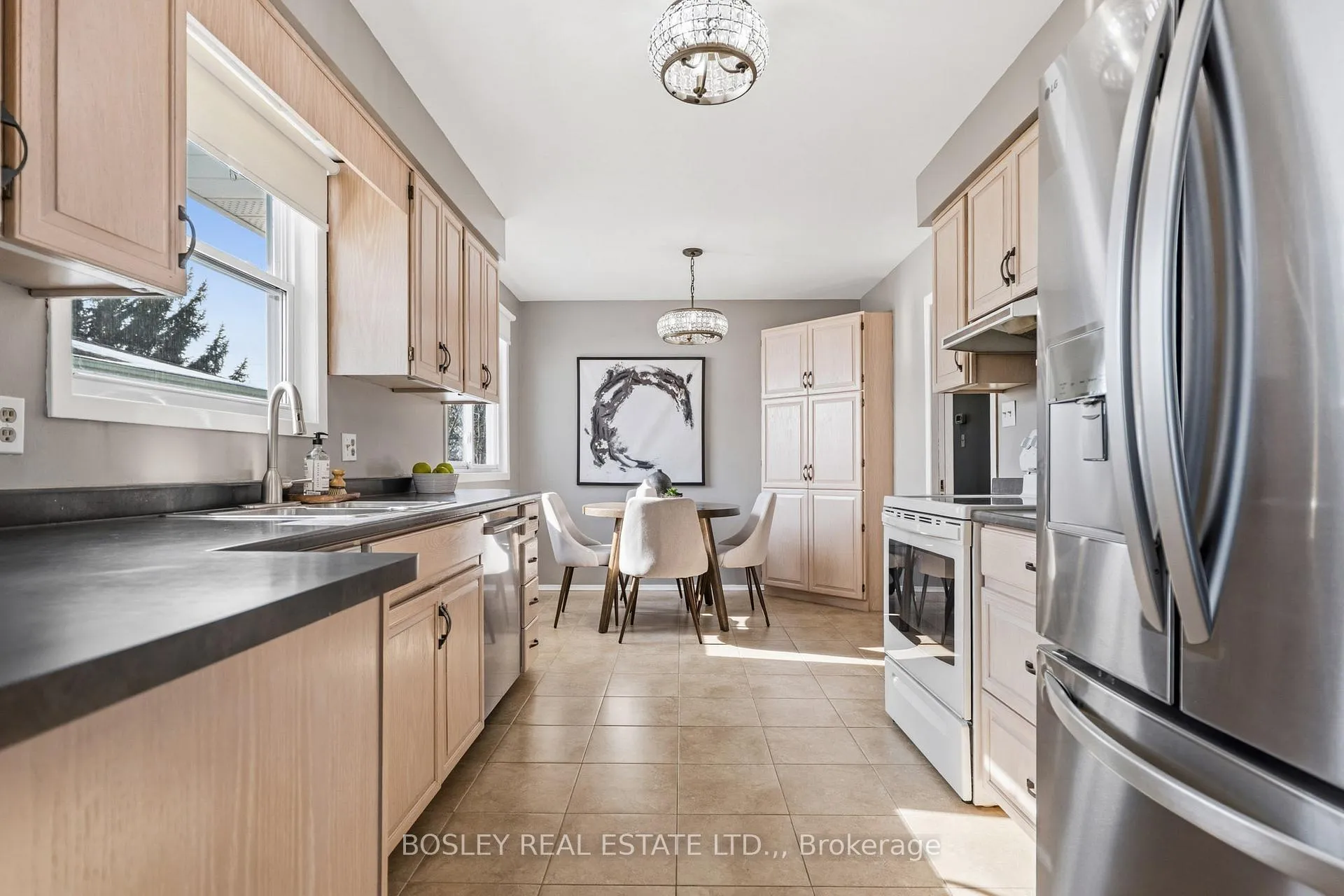 Photo 8 of 17 Adel Drive, St. Catharines, Carlton/Bunting — HOMEH