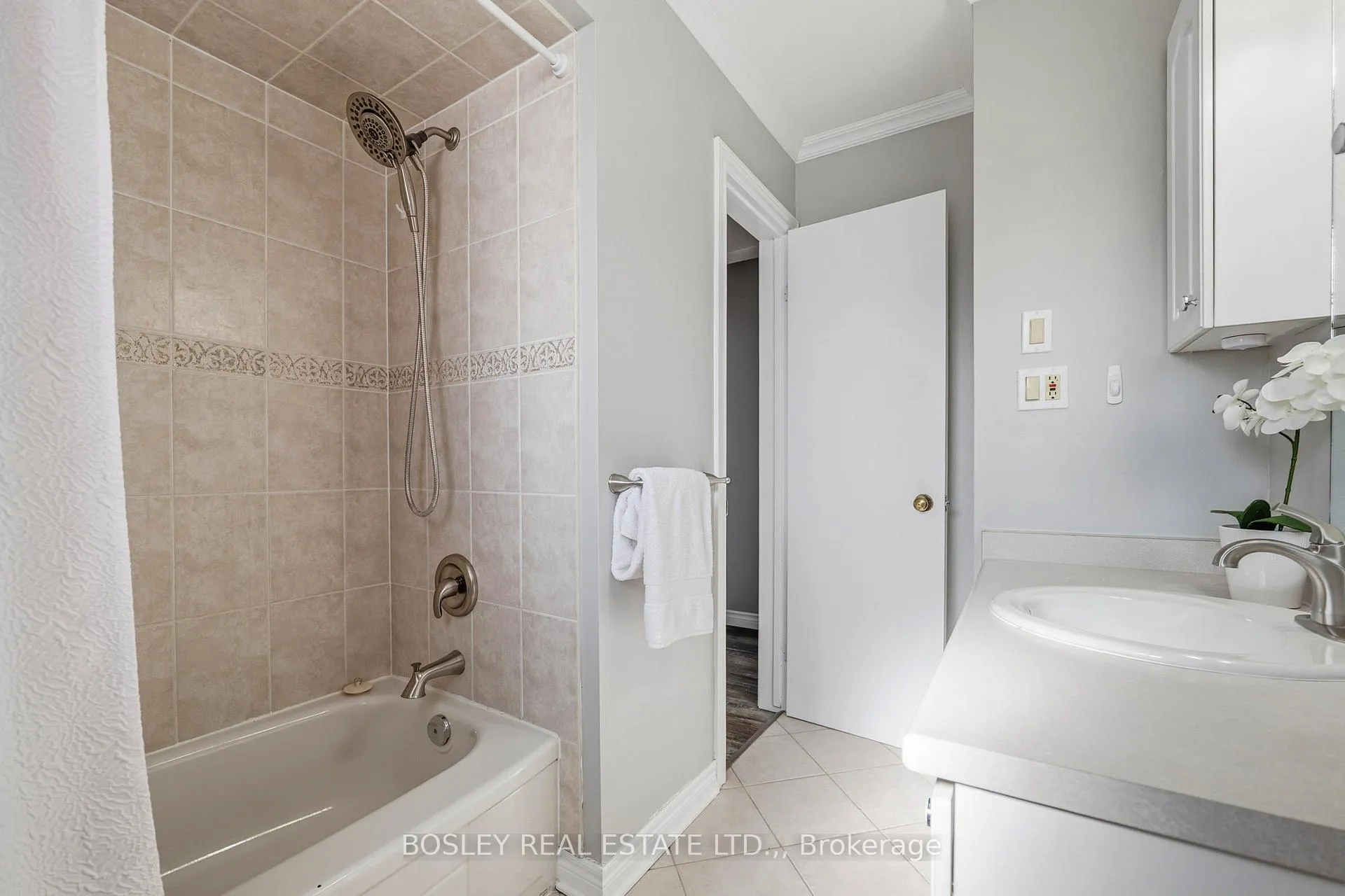 Photo 17 of 17 Adel Drive, St. Catharines, Carlton/Bunting — HOMEH
