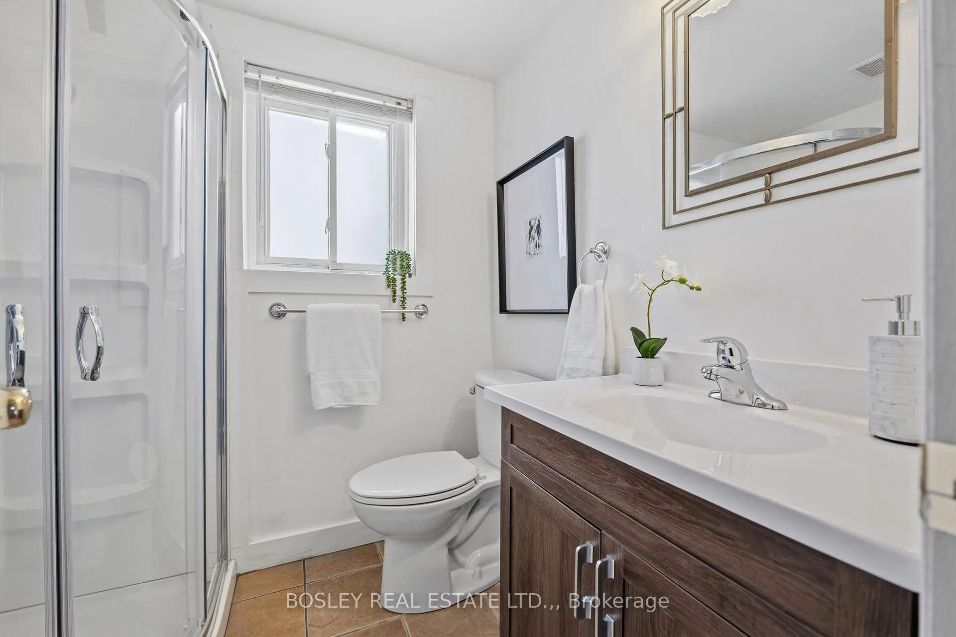 Photo 22 of 17 Adel Drive, St. Catharines, Carlton/Bunting — HOMEH