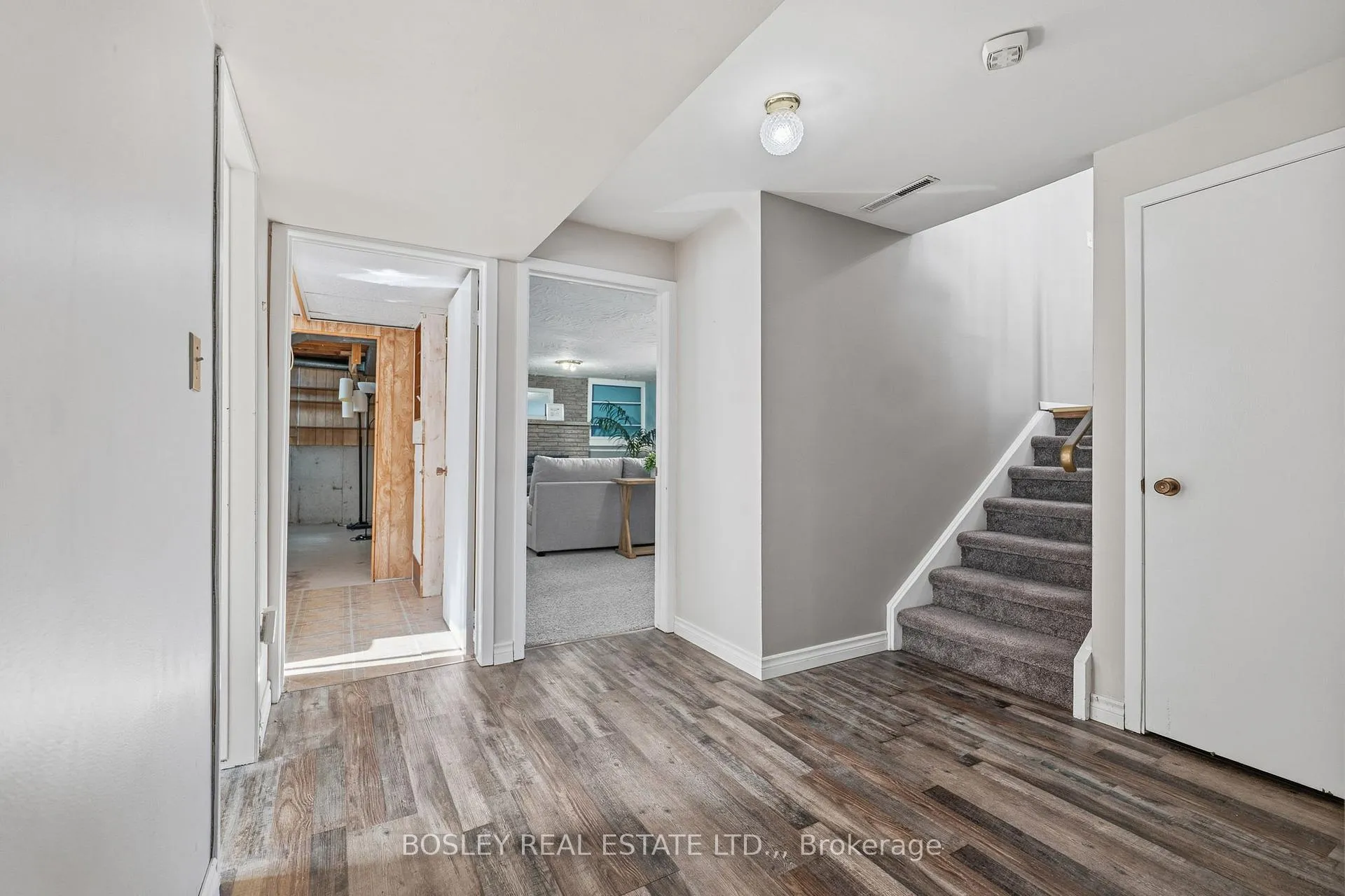 Photo 24 of 17 Adel Drive, St. Catharines, Carlton/Bunting — HOMEH