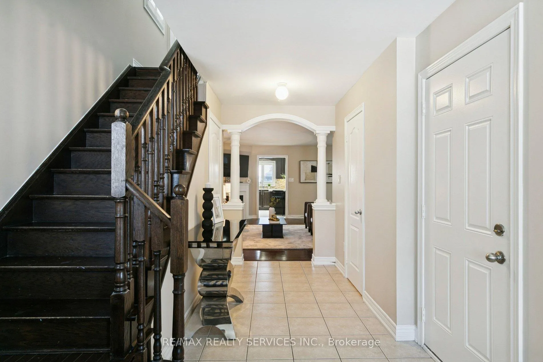 Photo 2 of 9 Beachville Circle, Brampton, Credit Valley — HOMEH