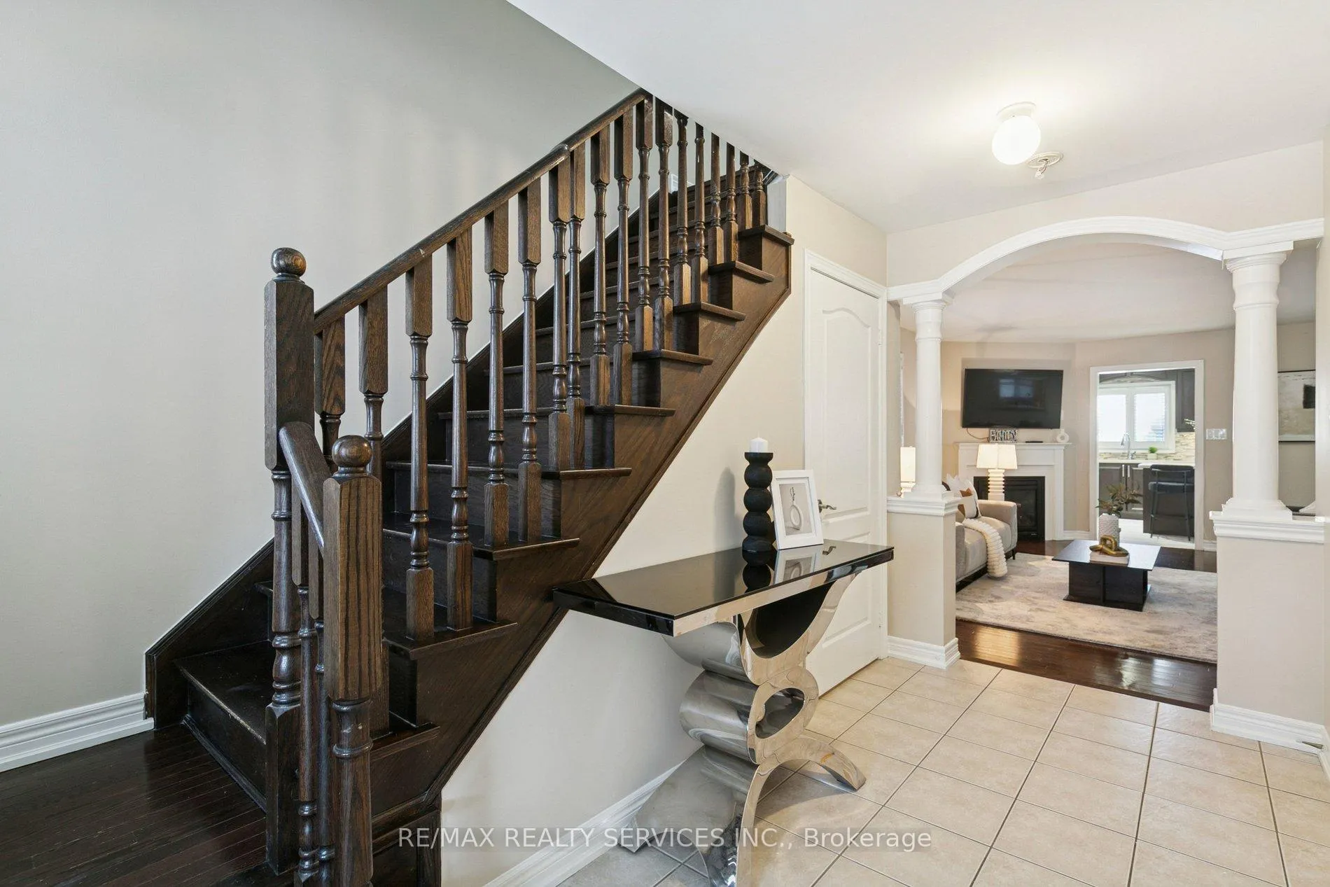 Photo 3 of 9 Beachville Circle, Brampton, Credit Valley — HOMEH