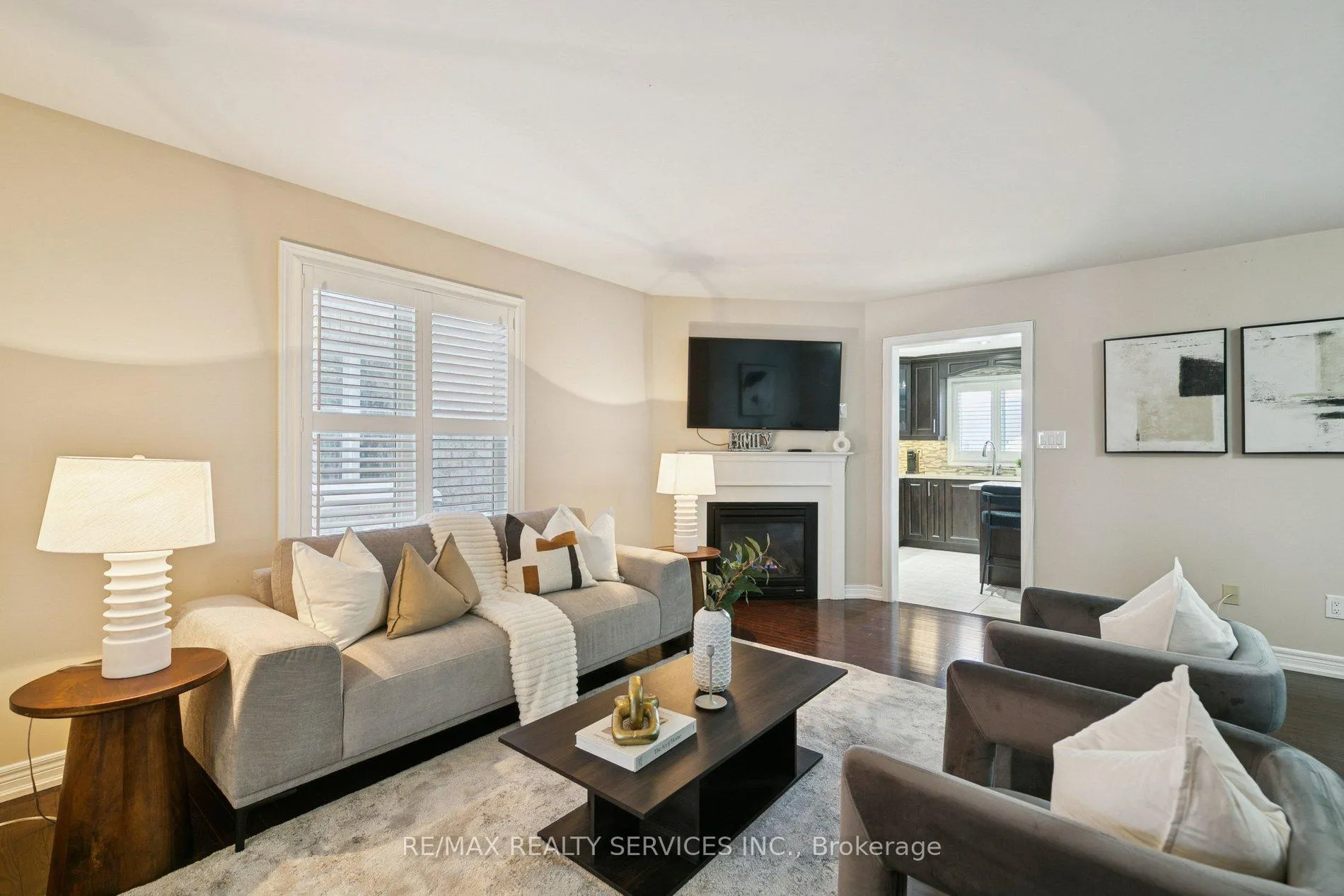 Photo 4 of 9 Beachville Circle, Brampton, Credit Valley — HOMEH
