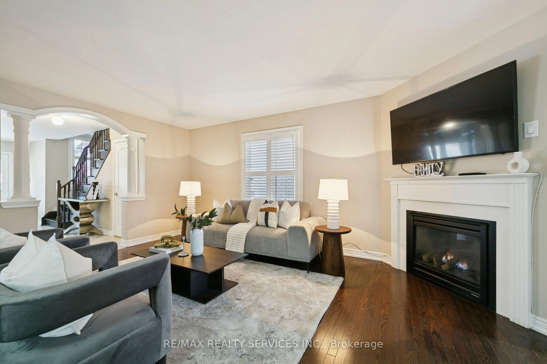 Photo 5 of 9 Beachville Circle, Brampton, Credit Valley — HOMEH
