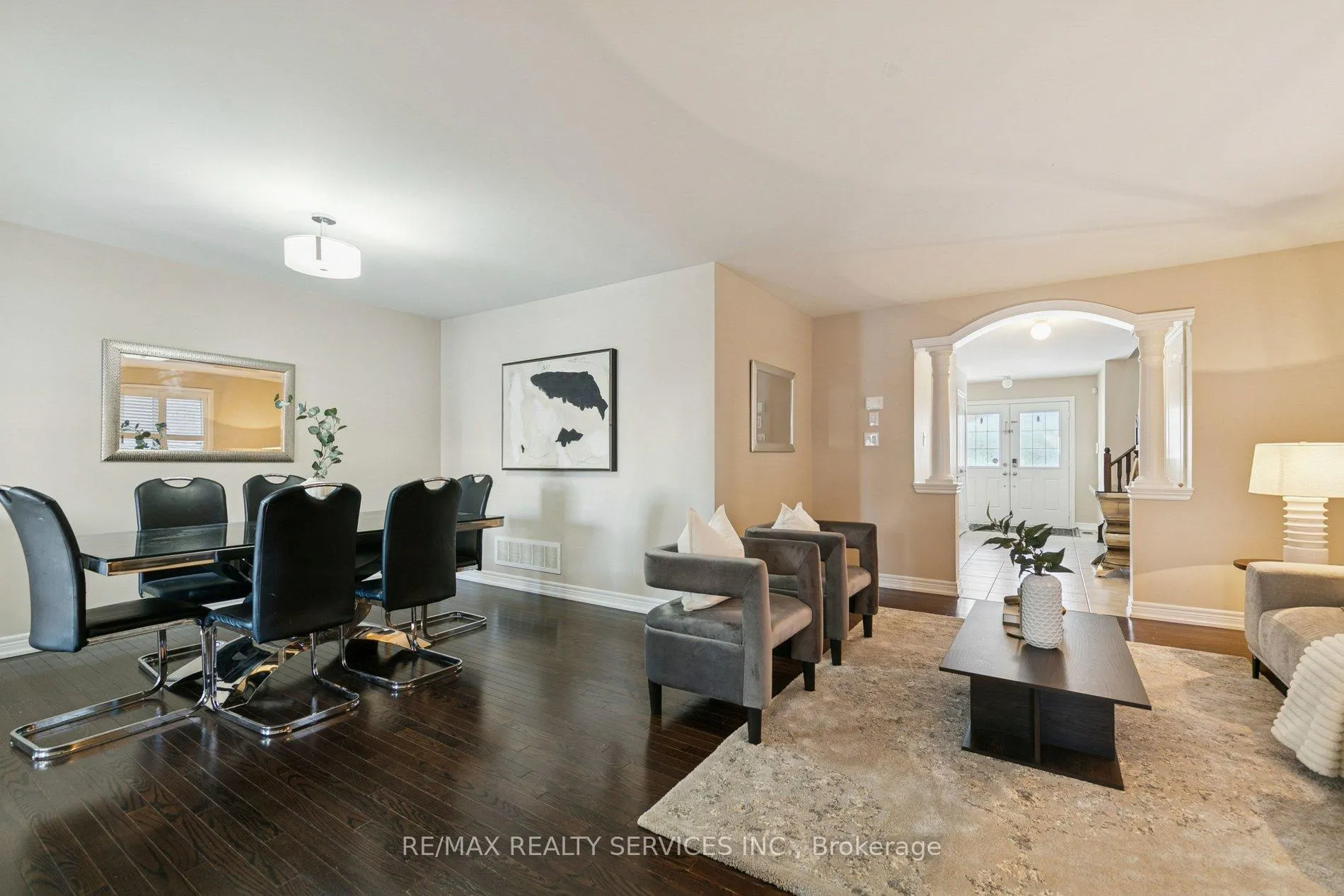 Photo 7 of 9 Beachville Circle, Brampton, Credit Valley — HOMEH