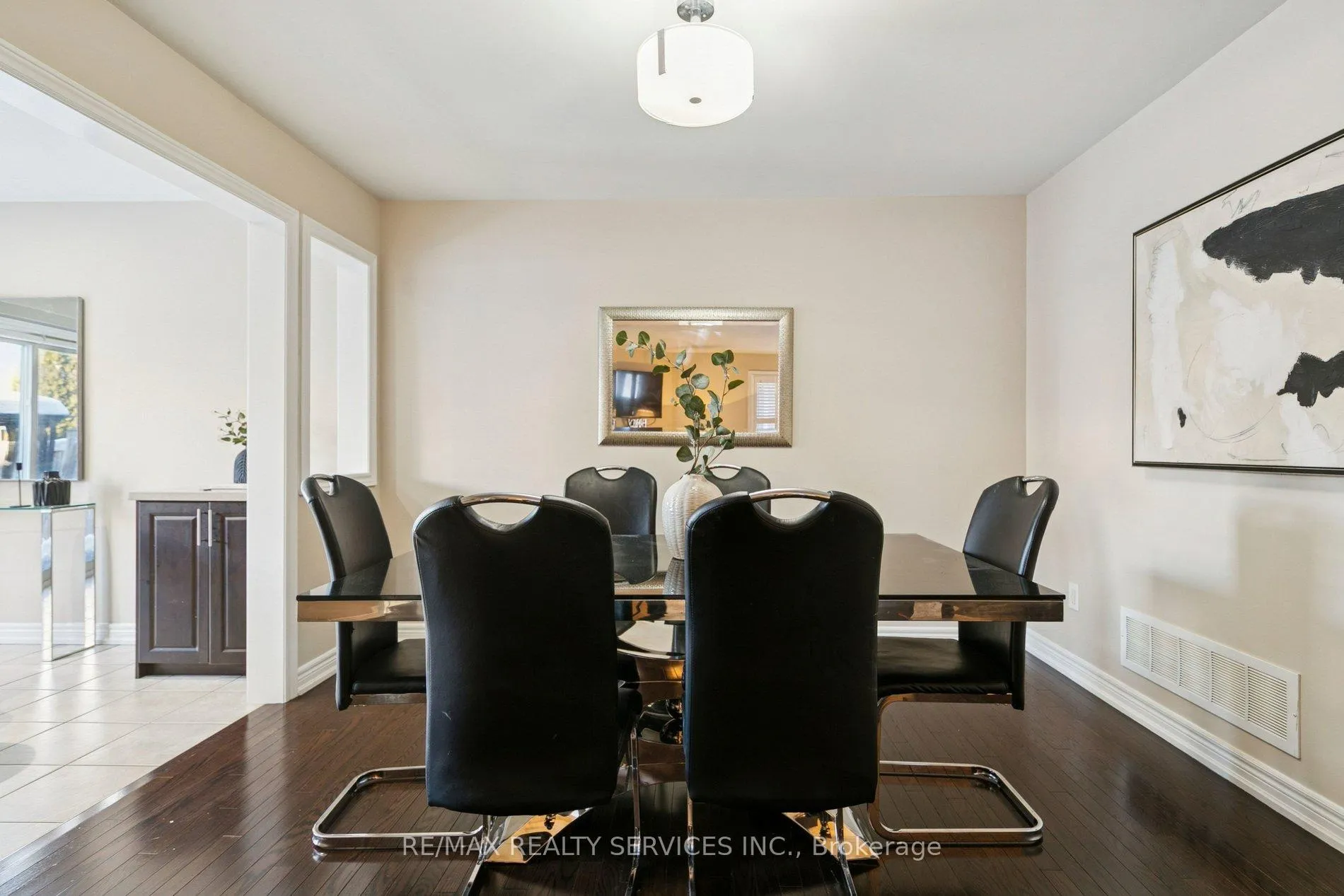 Photo 8 of 9 Beachville Circle, Brampton, Credit Valley — HOMEH