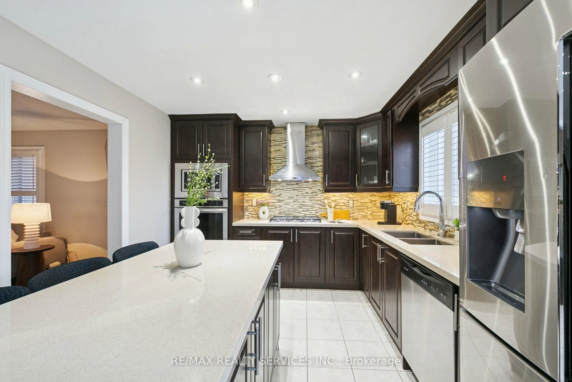 Photo 10 of 9 Beachville Circle, Brampton, Credit Valley — HOMEH