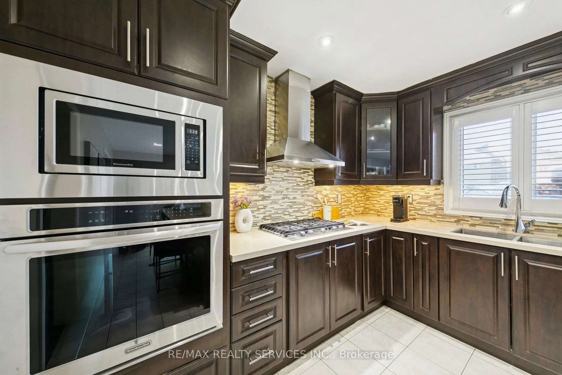 Photo 11 of 9 Beachville Circle, Brampton, Credit Valley — HOMEH