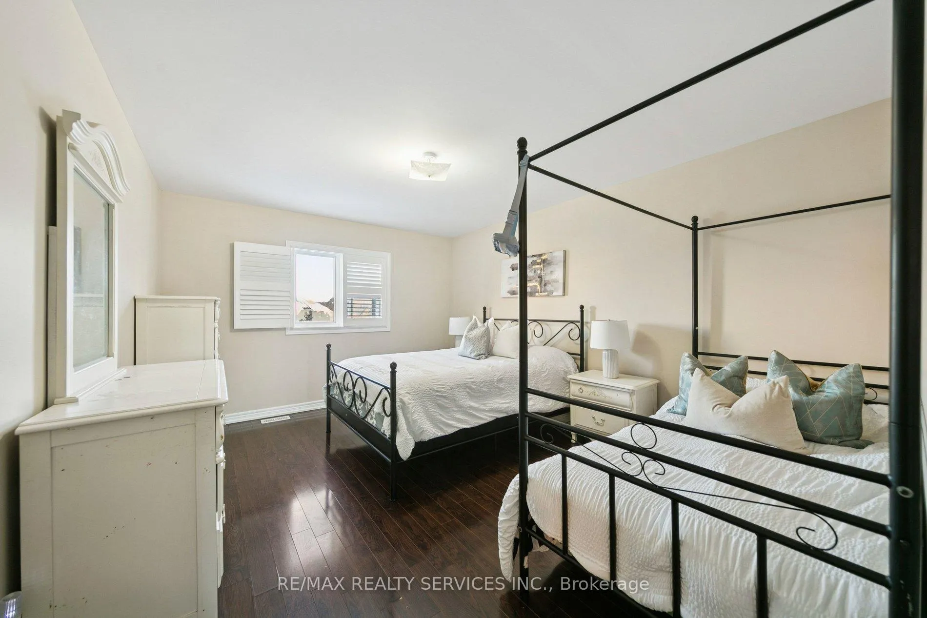Photo 17 of 9 Beachville Circle, Brampton, Credit Valley — HOMEH