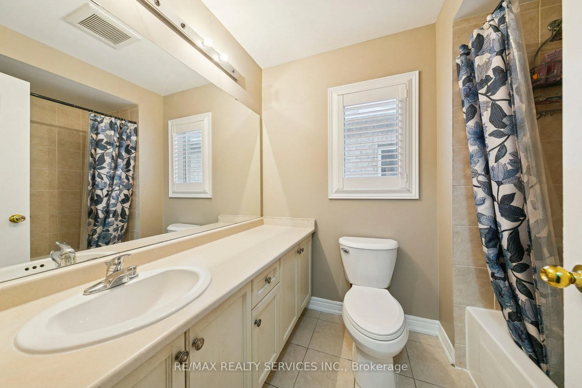 Photo 19 of 9 Beachville Circle, Brampton, Credit Valley — HOMEH