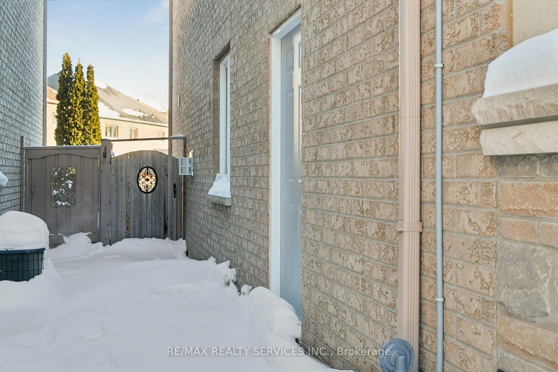 Photo 20 of 9 Beachville Circle, Brampton, Credit Valley — HOMEH