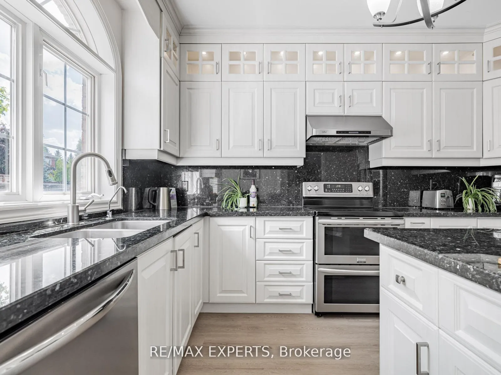 Photo 15 of 215 Thomson Creek Boulevard, Vaughan, Islington Woods — HOMEH