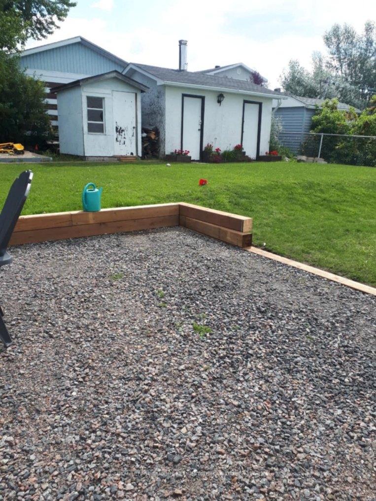 Photo 3 of 10 Ontario Avenue, Kapuskasing — HOMEH