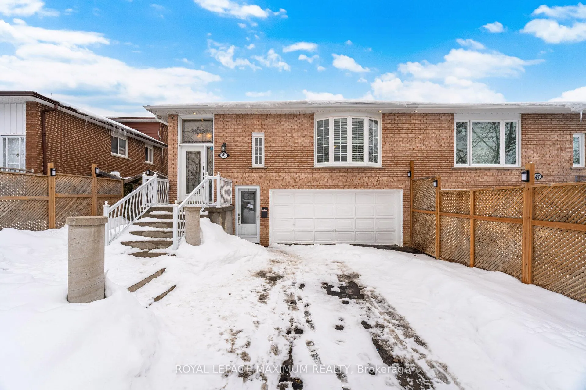 Photo 2 of 49 Jade Crescent, Brampton, Northgate — HOMEH