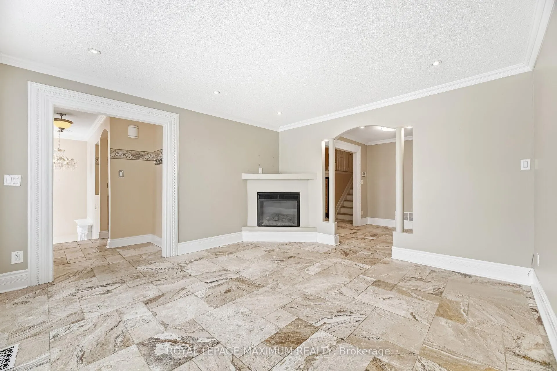 Photo 3 of 49 Jade Crescent, Brampton, Northgate — HOMEH