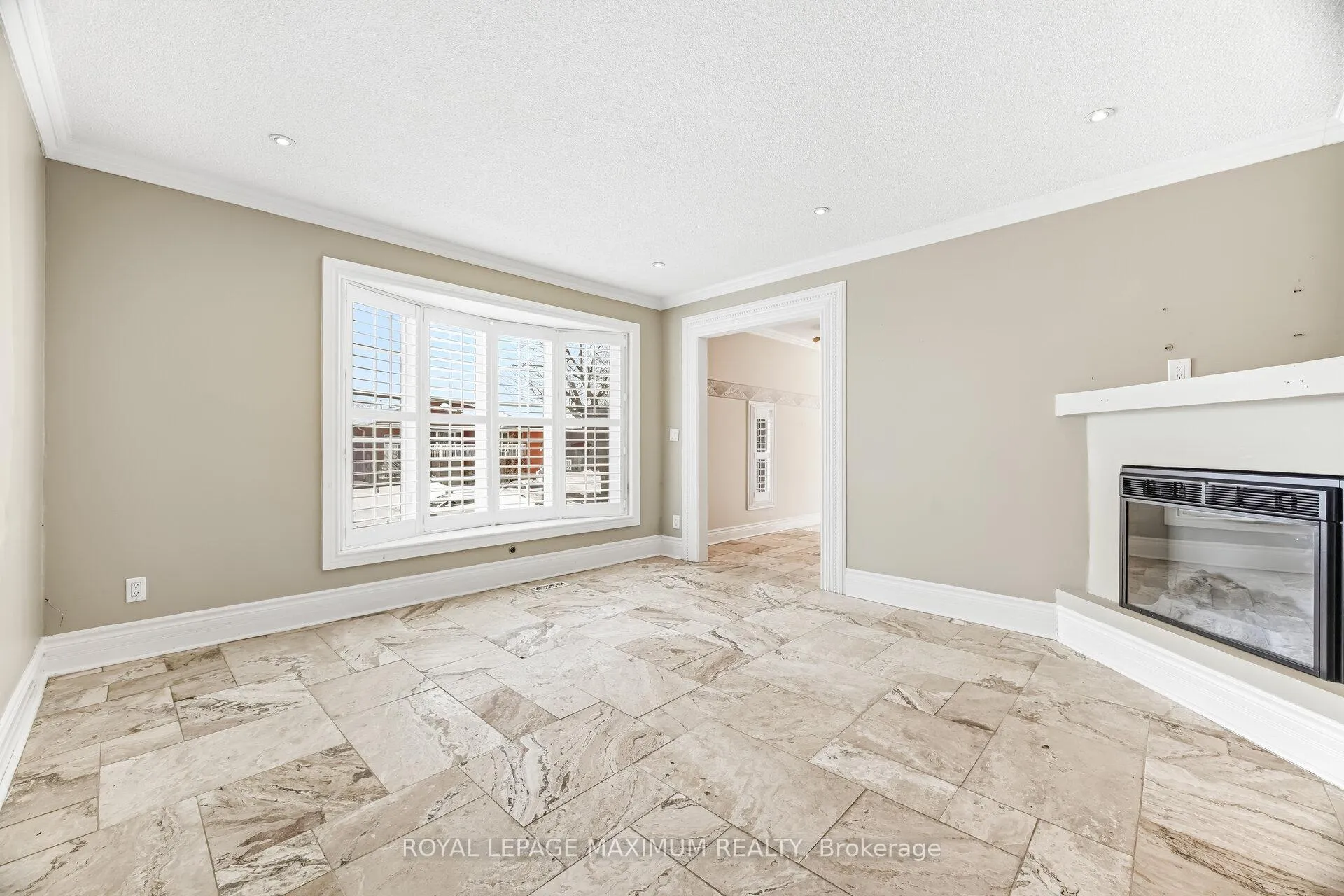 Photo 4 of 49 Jade Crescent, Brampton, Northgate — HOMEH