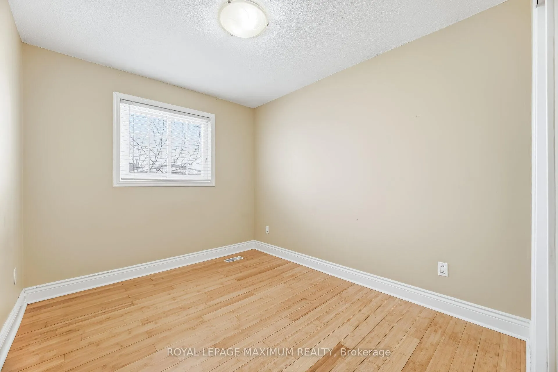 Photo 9 of 49 Jade Crescent, Brampton, Northgate — HOMEH